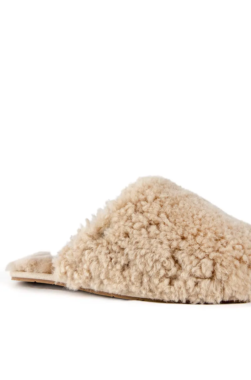 UGG MAXI CURLY SLIDE sold by AKIRA product image thumbnail 5