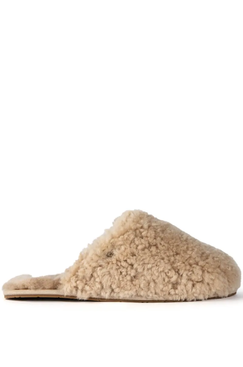 UGG MAXI CURLY SLIDE sold by AKIRA product image thumbnail 2