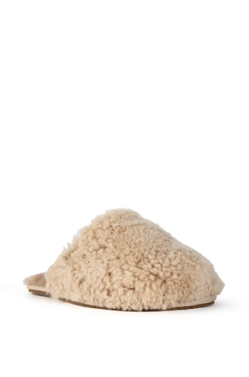 UGG MAXI CURLY SLIDE sold by AKIRA product image thumbnail 3