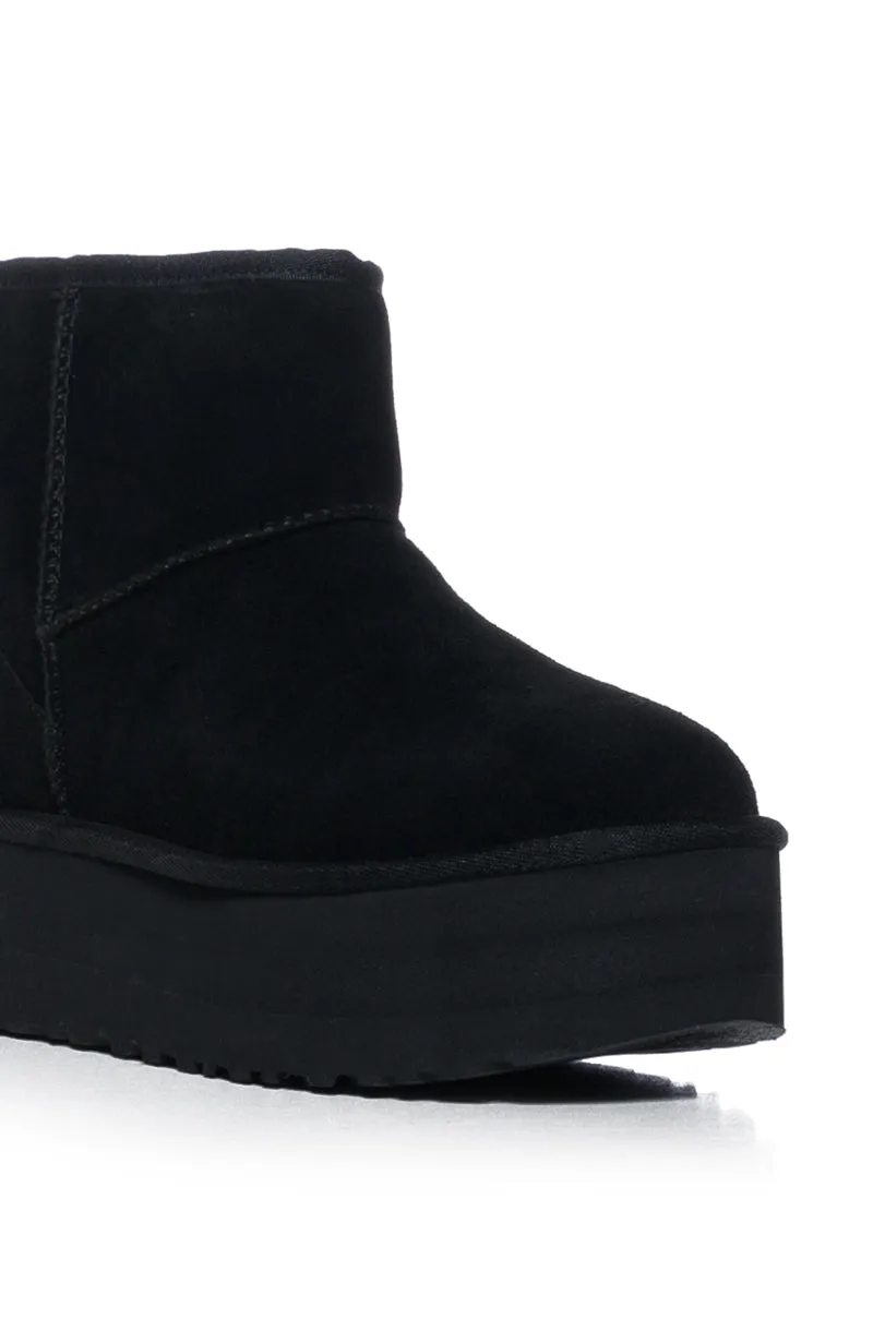 UGG W CLASSIC MINI PLATFORM BLACK sold by AKIRA product image thumbnail 5