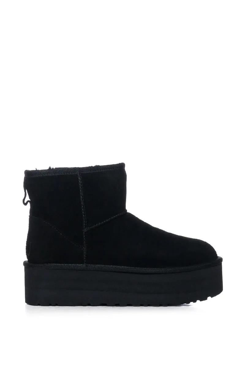 UGG W CLASSIC MINI PLATFORM BLACK sold by AKIRA product image thumbnail 2