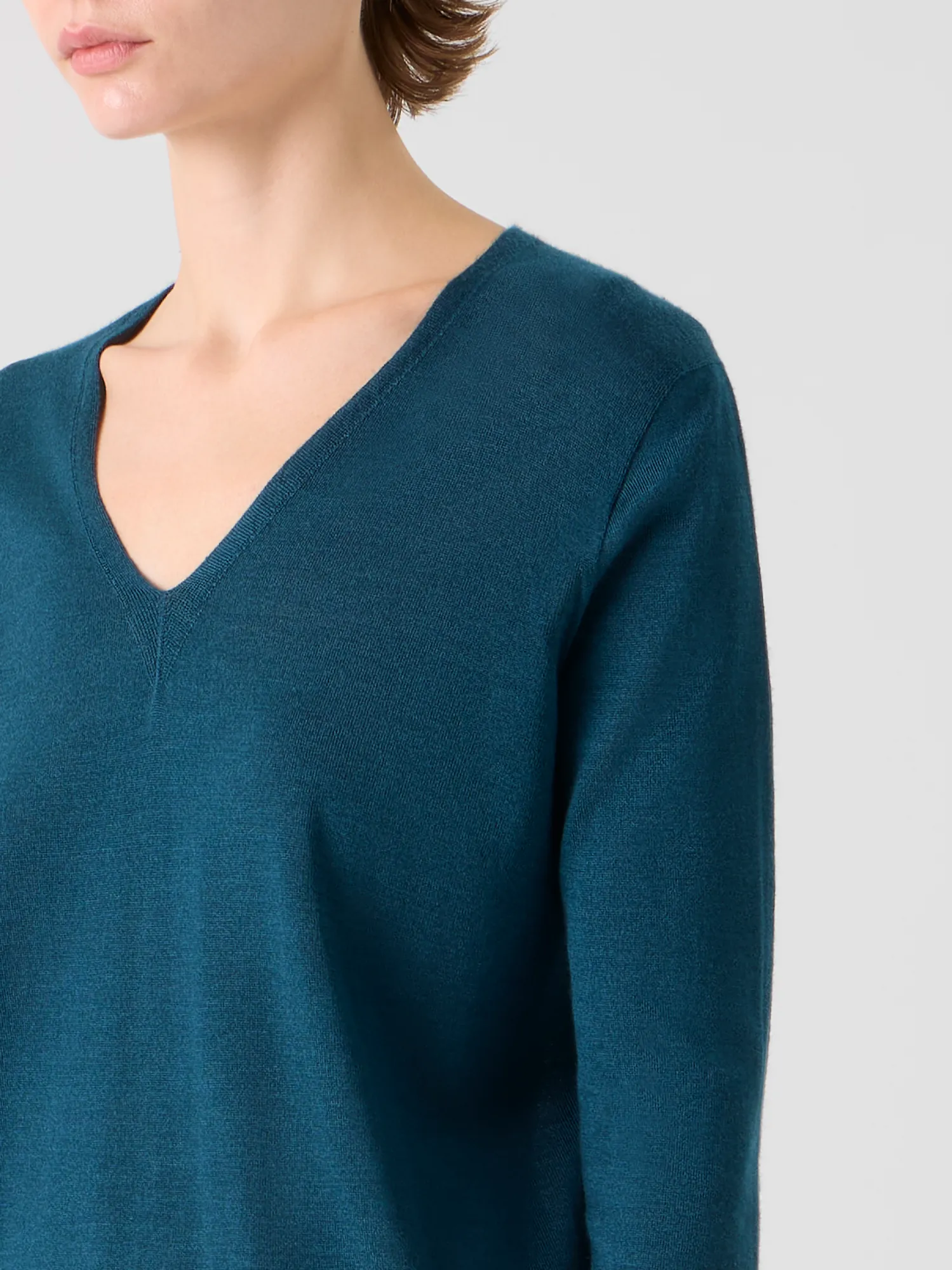 Seamless Cashmere Silk V-Neck Sweater sold by Akris product image thumbnail 4