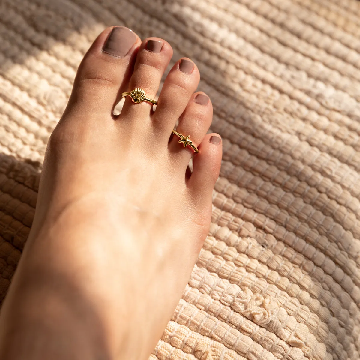 Scallop Shell Toe Ring sold by Alex and Ani product image thumbnail 3
