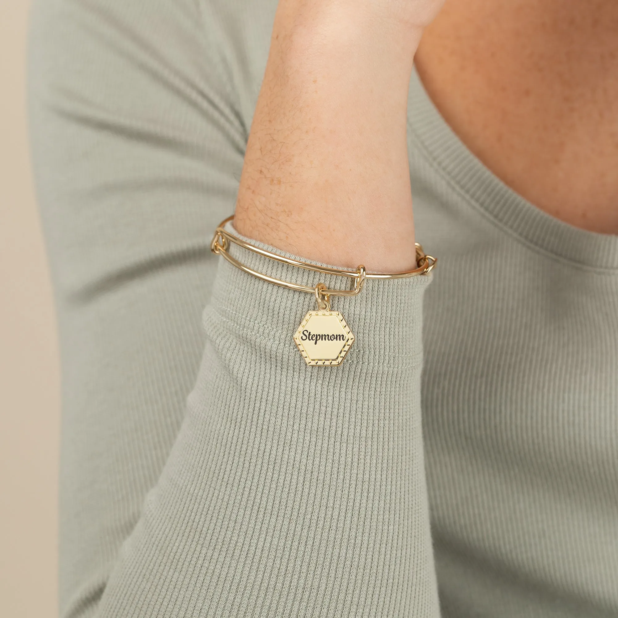 Stepmom 'You're In My Heart Forever' Charm Bangle sold by Alex and Ani product image thumbnail 5