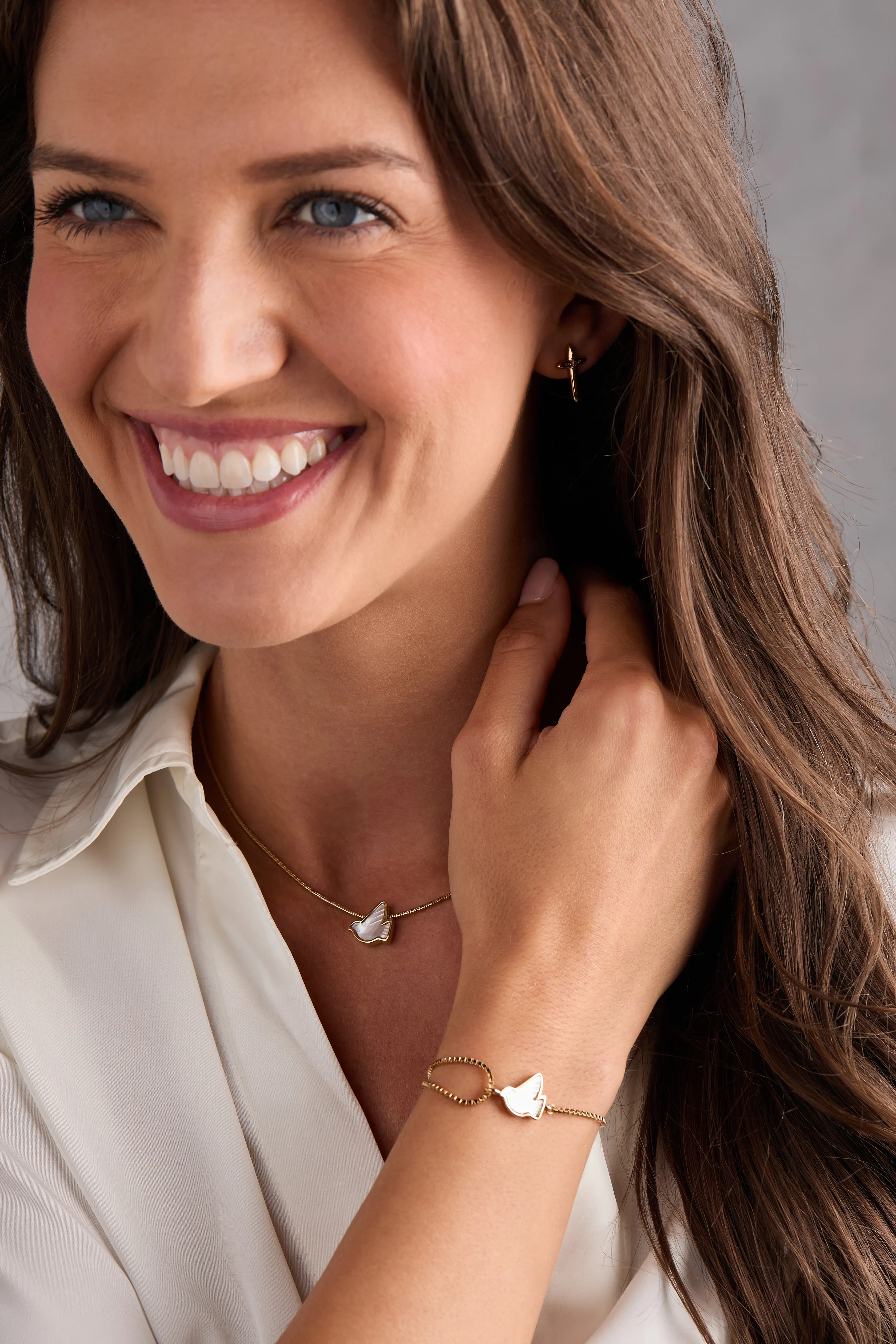 Dove 'Peace' Mother of Pearl Pull Chain Bracelet sold by Alex and Ani product image thumbnail 4