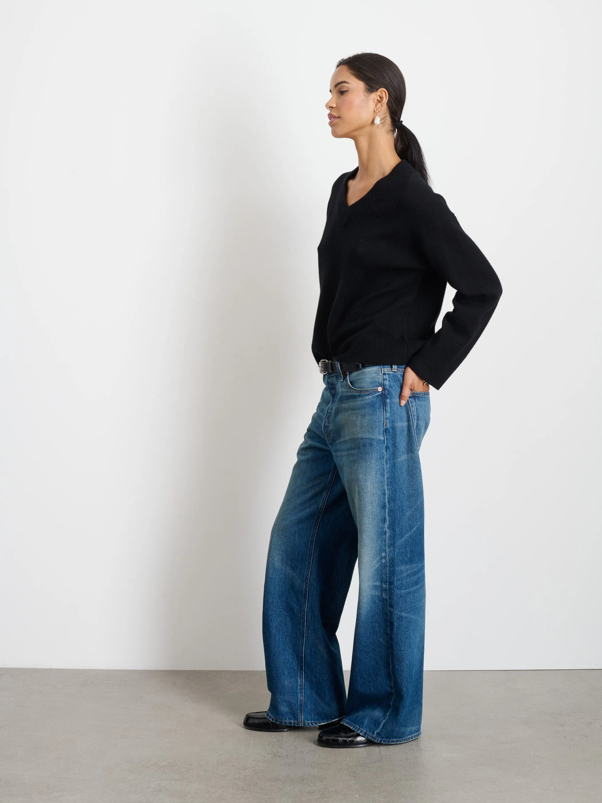 Rowan V-Neck in Cashmere sold by Alex Mill product image thumbnail 4