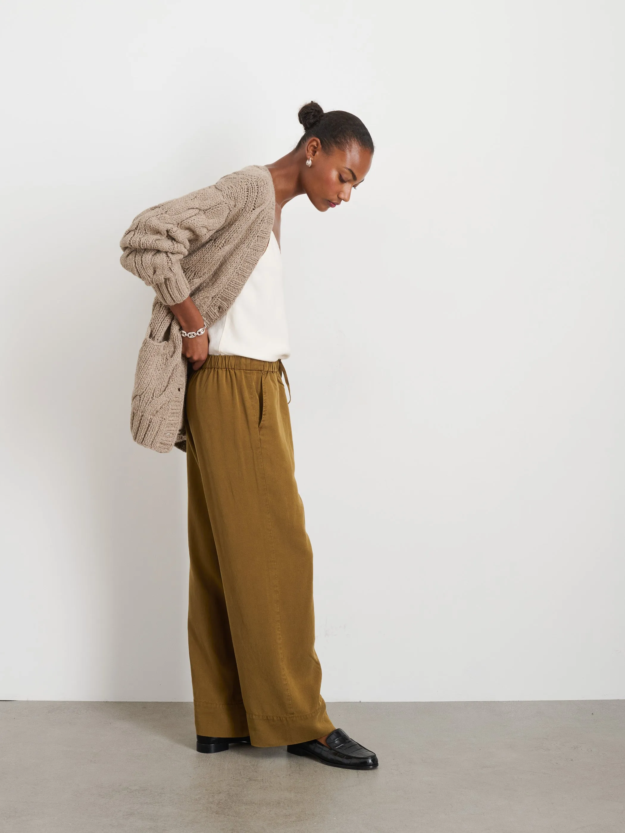 Riley Pant in Drapey Twill sold by Alex Mill product image thumbnail 4