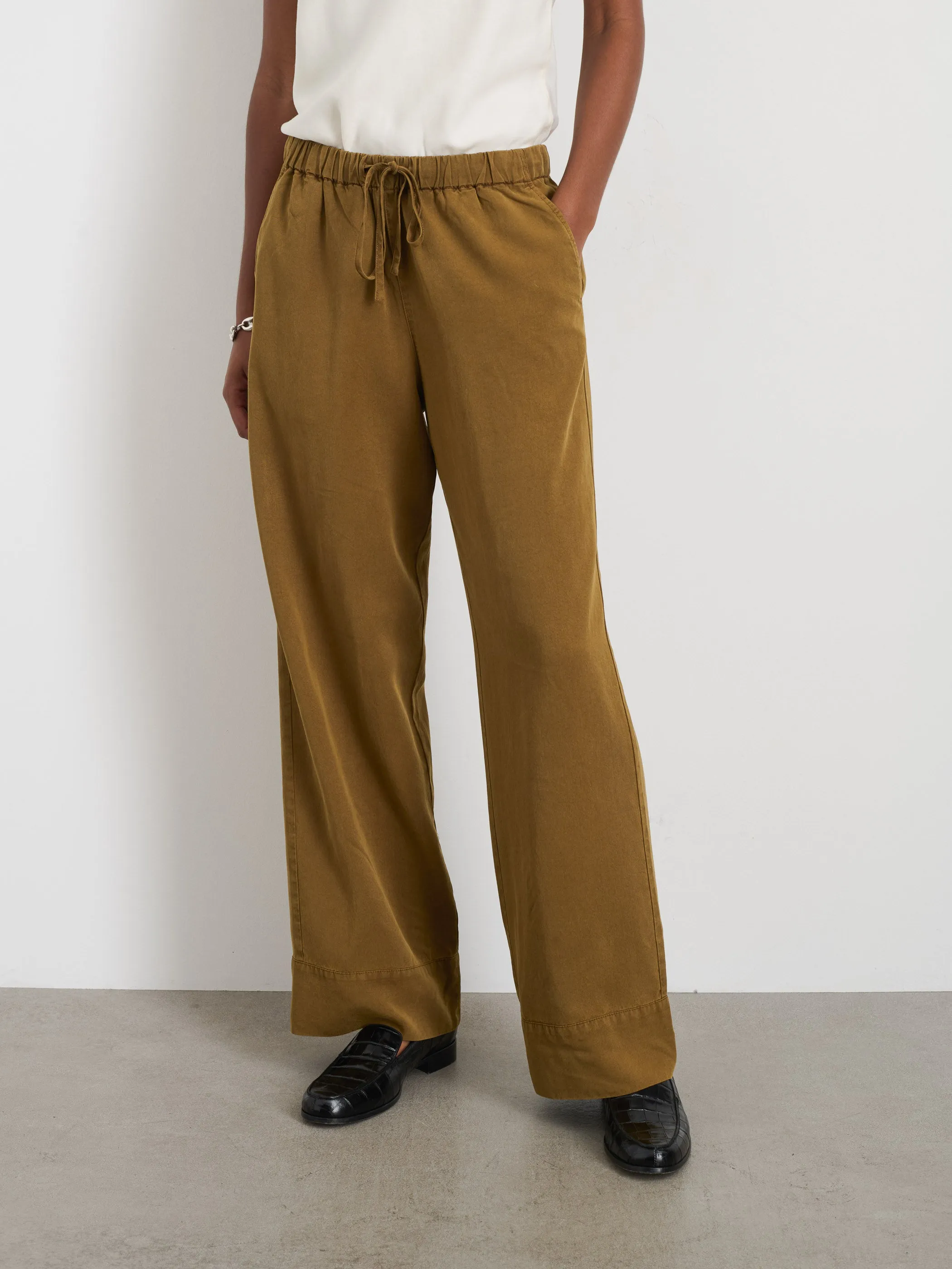 Riley Pant in Drapey Twill sold by Alex Mill product image thumbnail 3