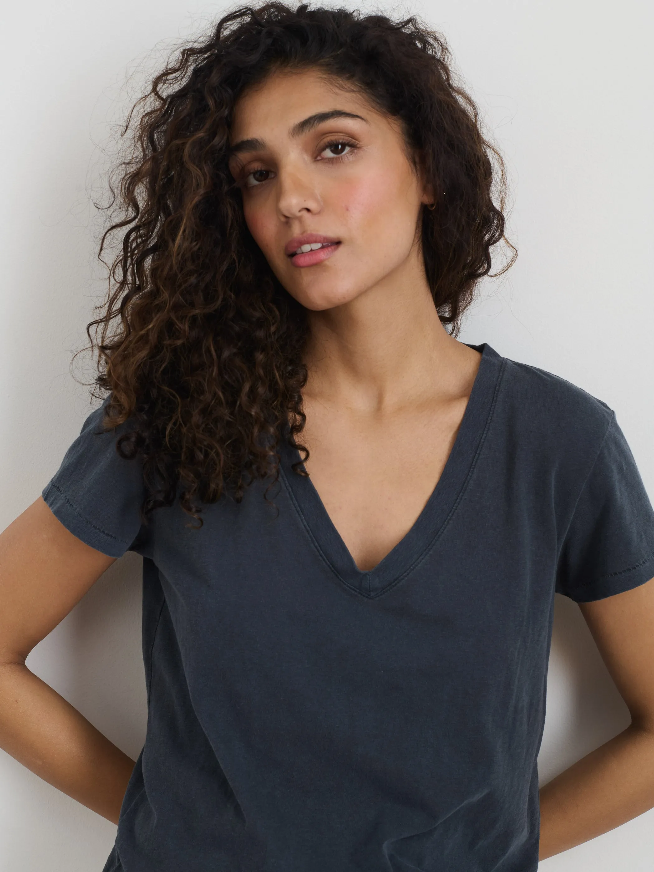 Elliott V Neck Tee in Cotton sold by Alex Mill product image thumbnail 3