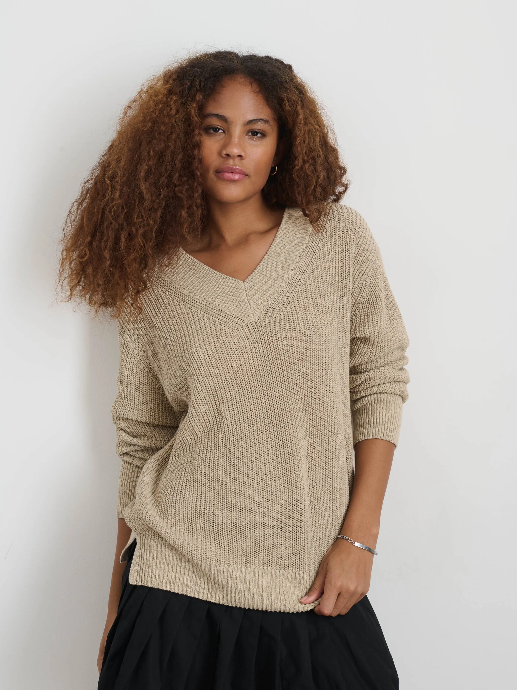 Arielle V Neck Sweater In Cotton Linen sold by Alex Mill product image thumbnail 2