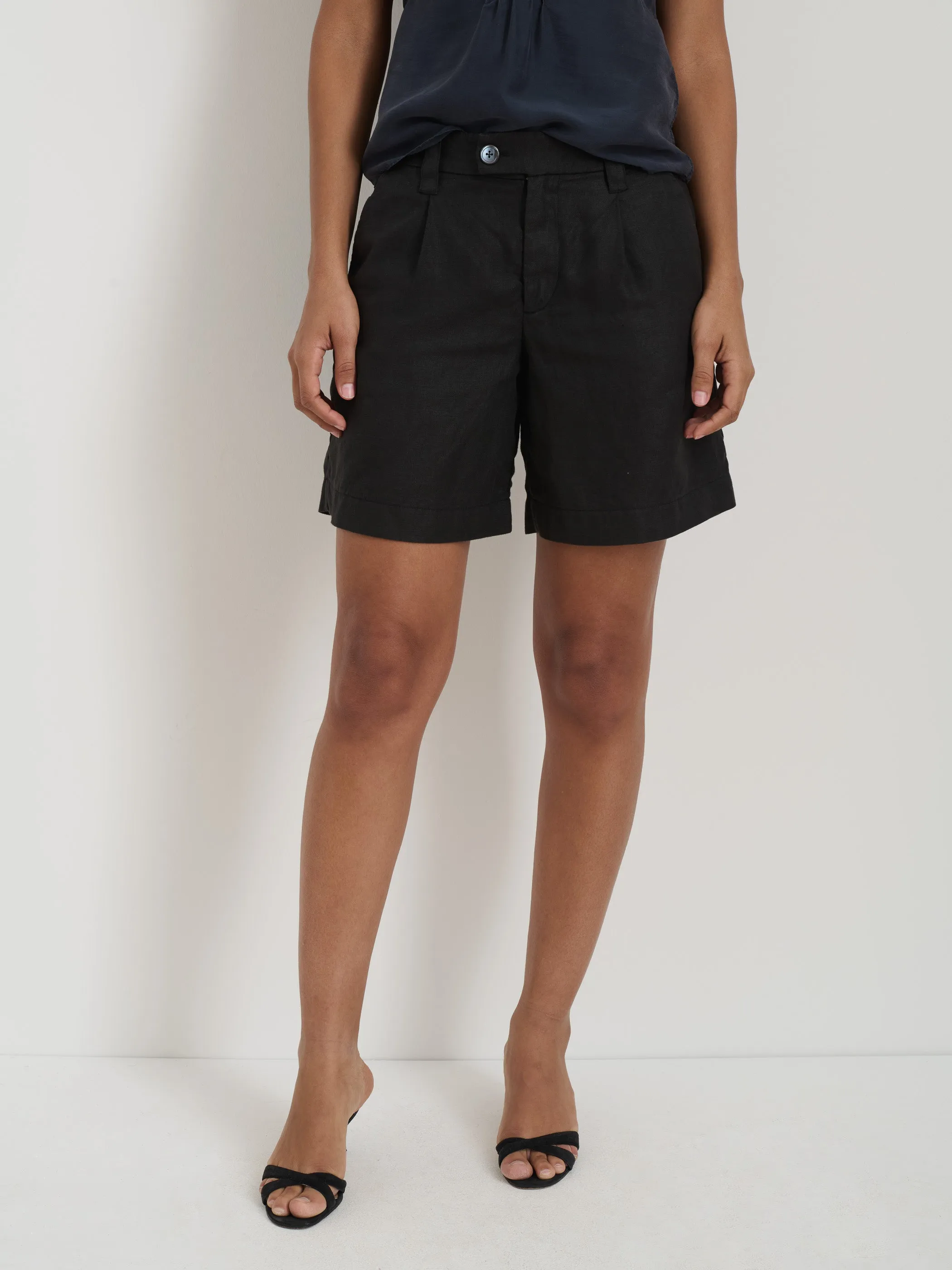 Luna Pleated Short In Linen sold by Alex Mill product image thumbnail 3