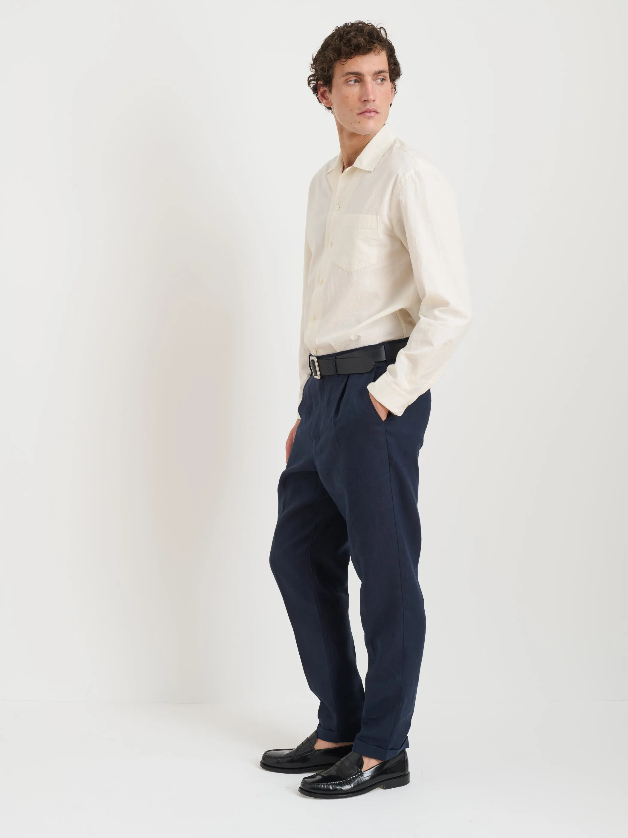 Standard Pleated Pant In Linen sold by Alex Mill product image thumbnail 5