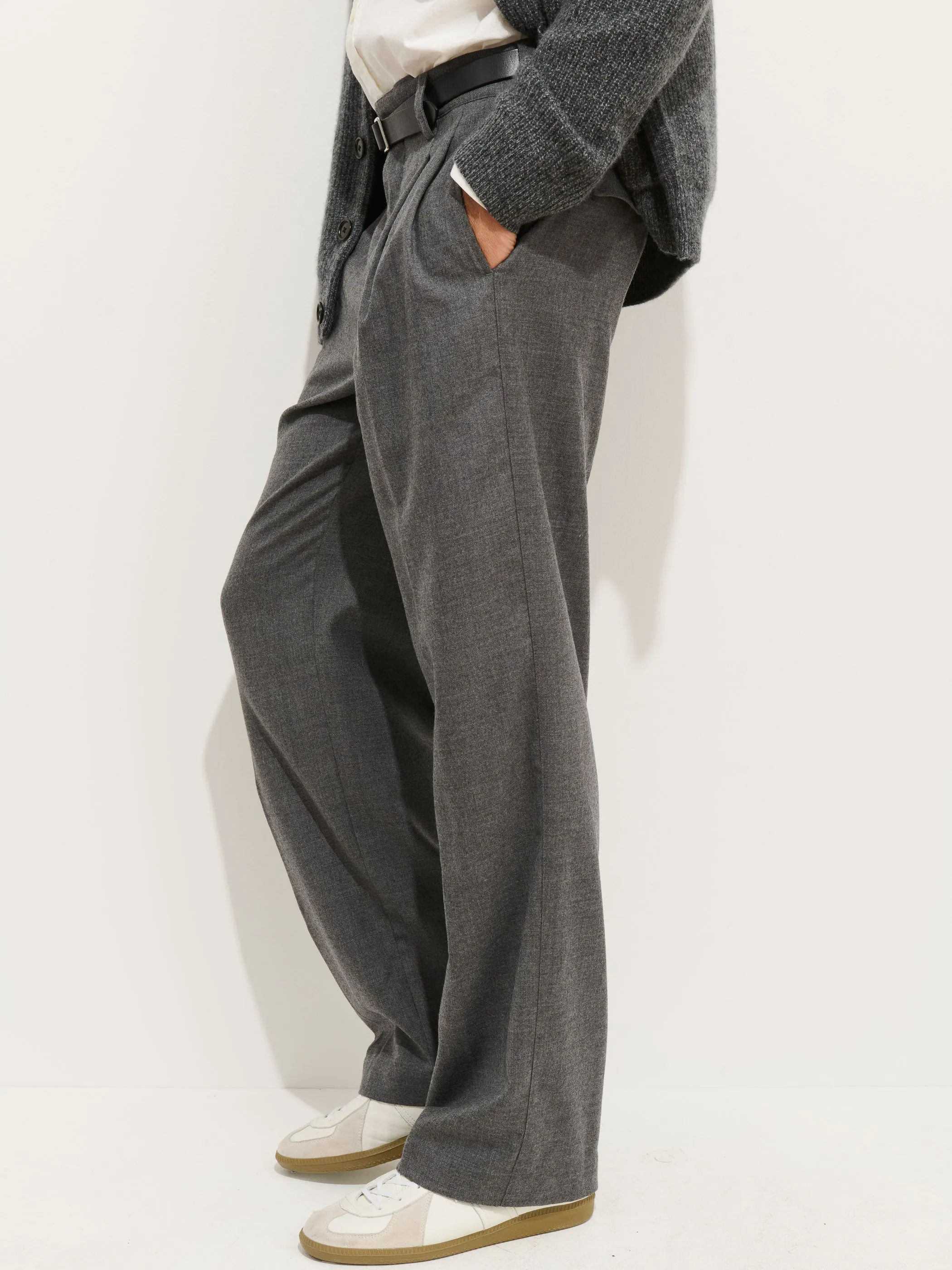 Jeremy Pleated Trouser In Wool Flannel sold by Alex Mill product image thumbnail 5