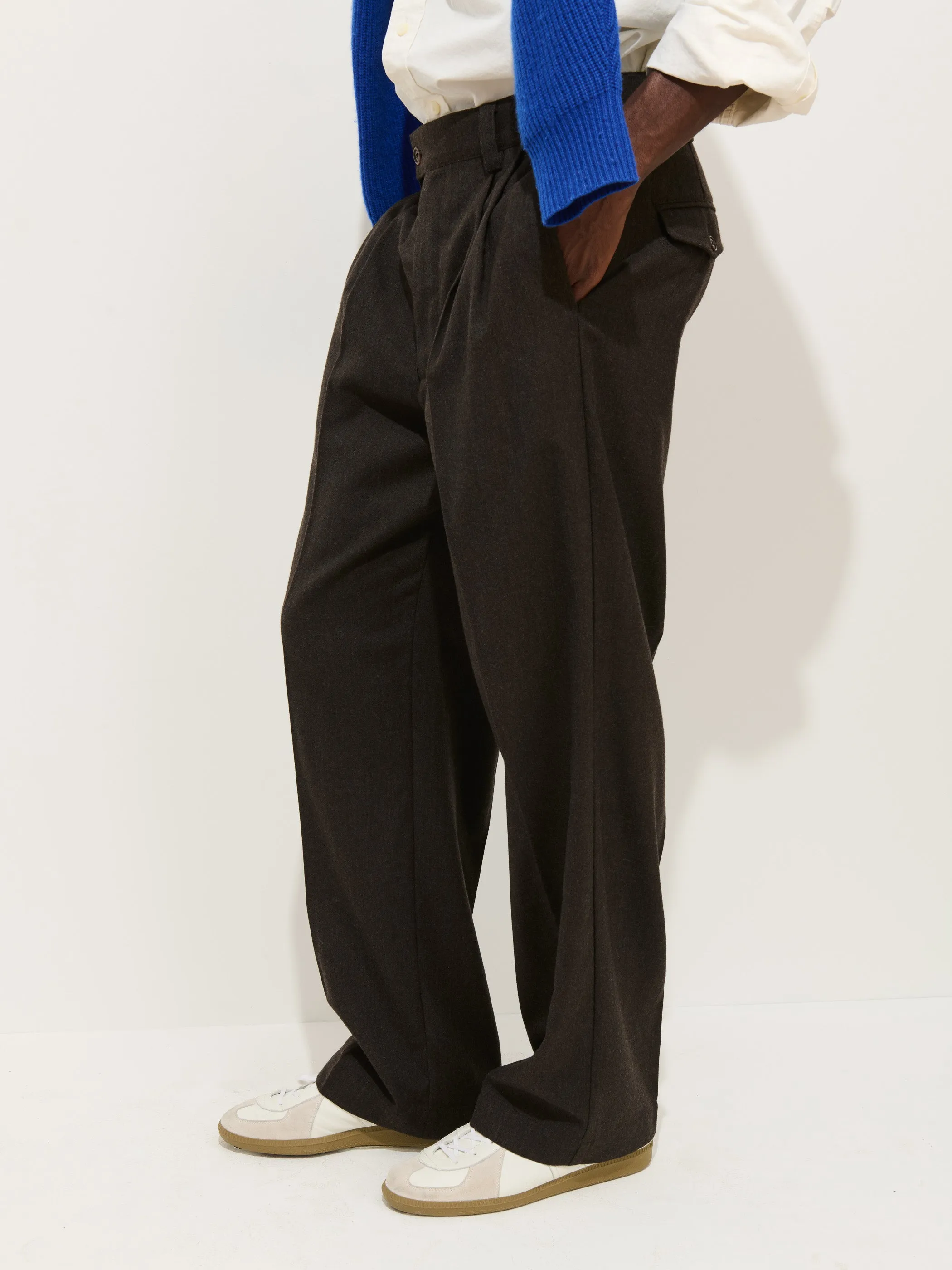 Jeremy Pleated Trouser In Wool Flannel sold by Alex Mill product image thumbnail 3