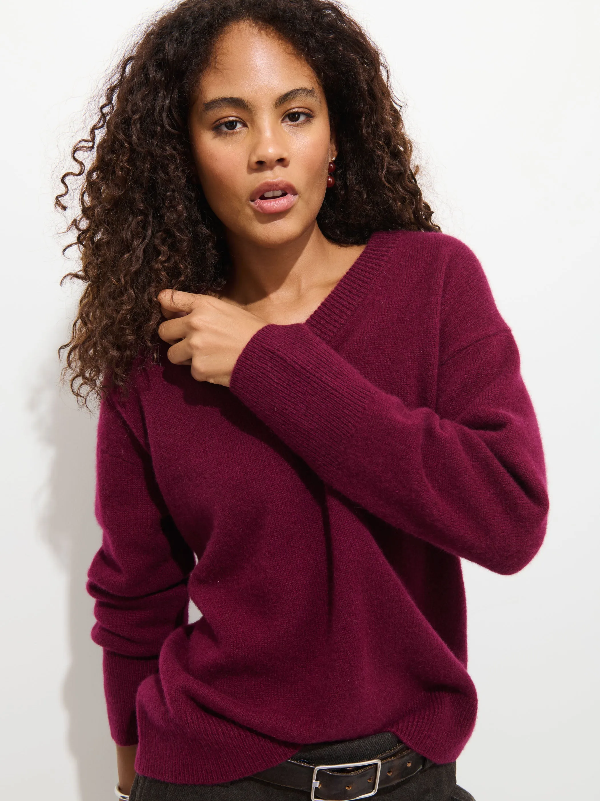 Rowan V-Neck Sweater In Cashmere sold by Alex Mill product image thumbnail 4