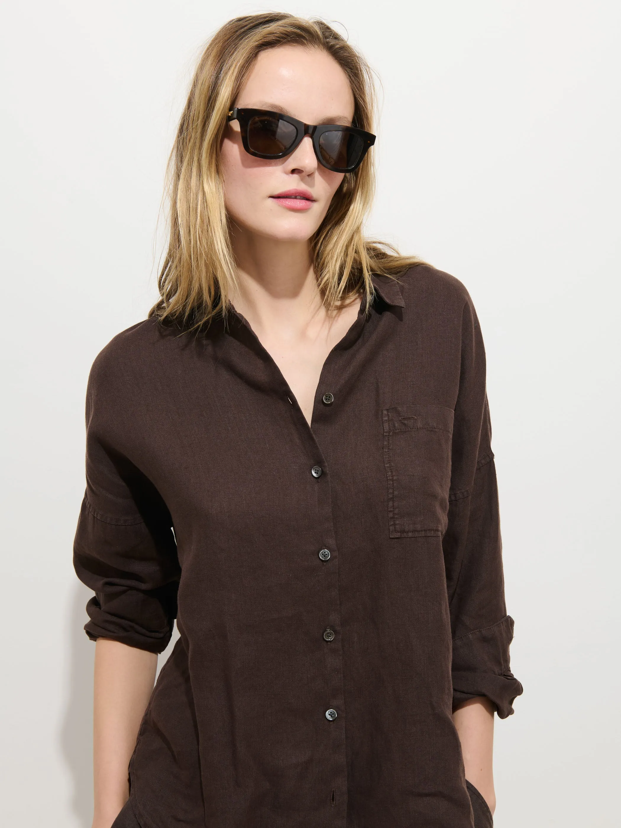 The Jo Shirt In Linen sold by Alex Mill