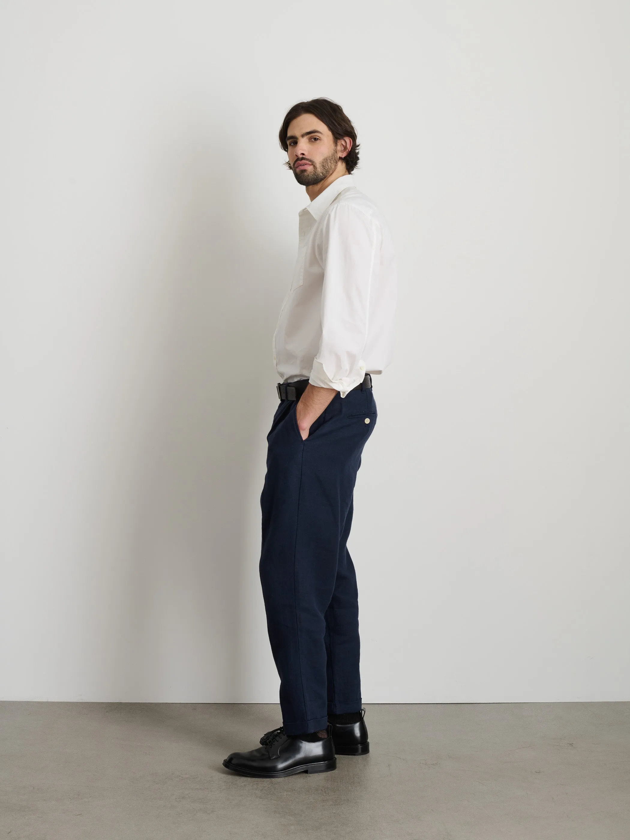 Standard Pleated Pant in Linen sold by Alex Mill product image thumbnail 4