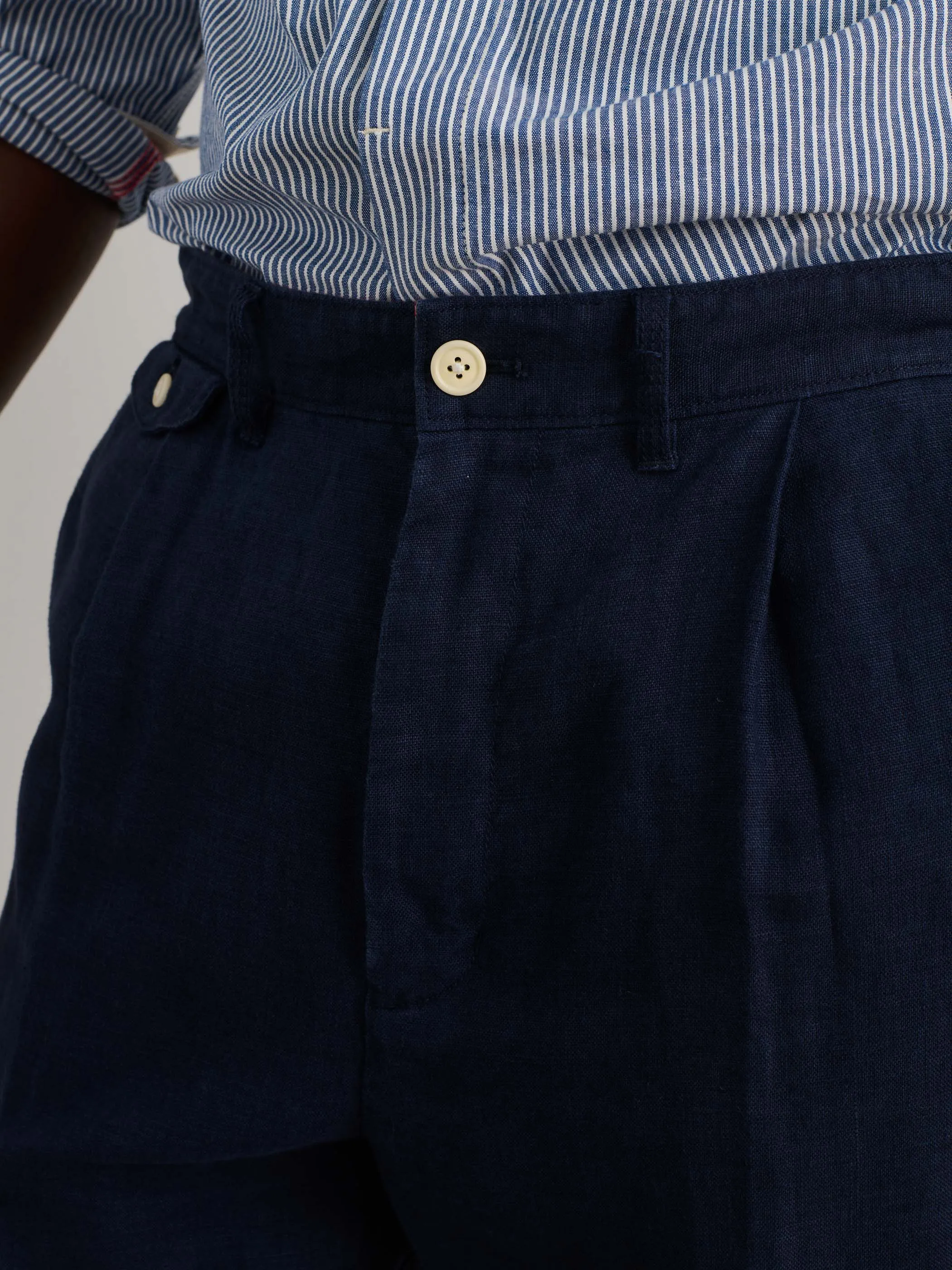 Standard Pleated Pant in Linen sold by Alex Mill product image thumbnail 5