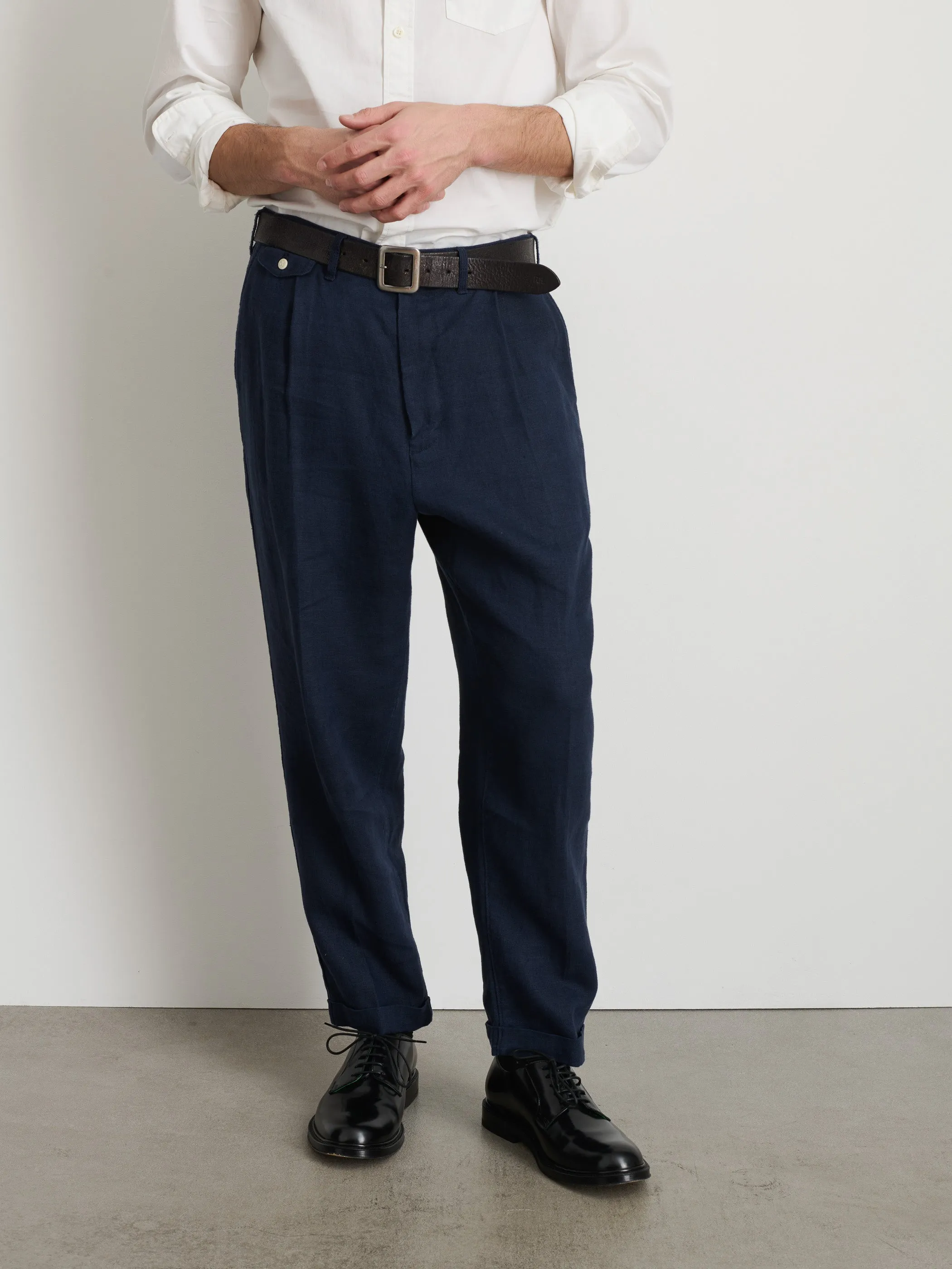 Standard Pleated Pant in Linen sold by Alex Mill product image thumbnail 3