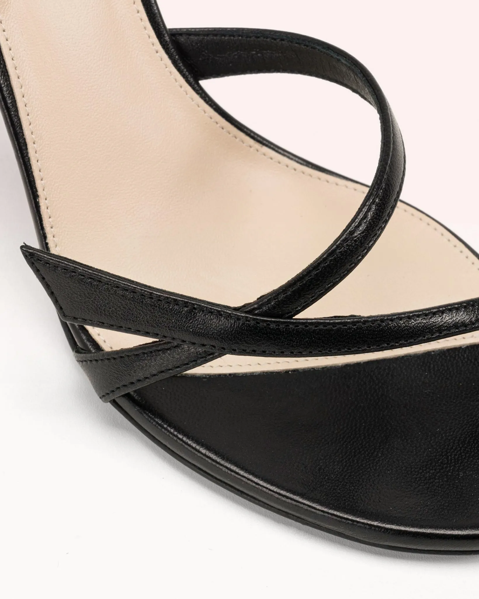 Tita 85 Black sold by Alexandre Birman product image thumbnail 4