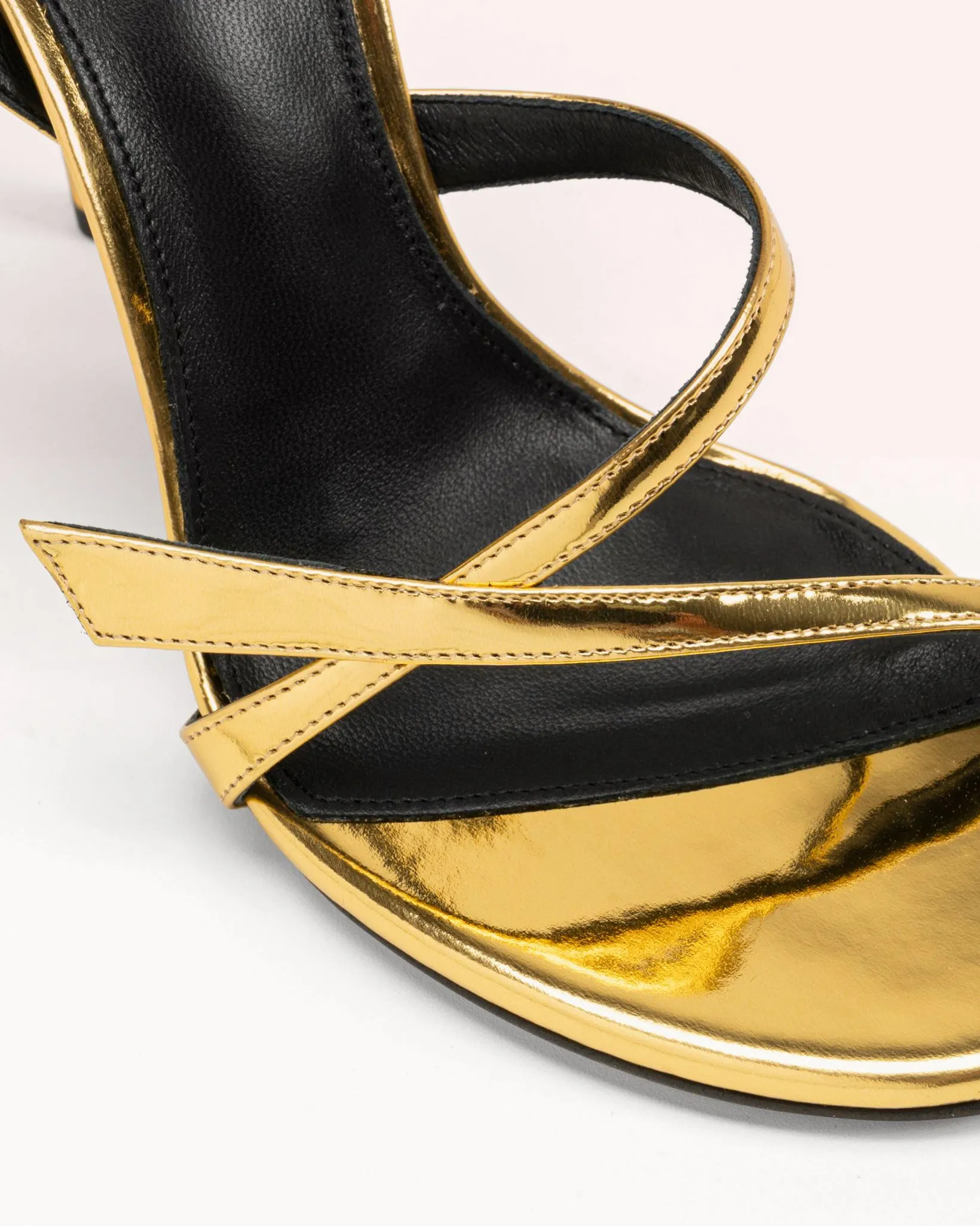 Tita 100 Oro sold by Alexandre Birman product image thumbnail 4