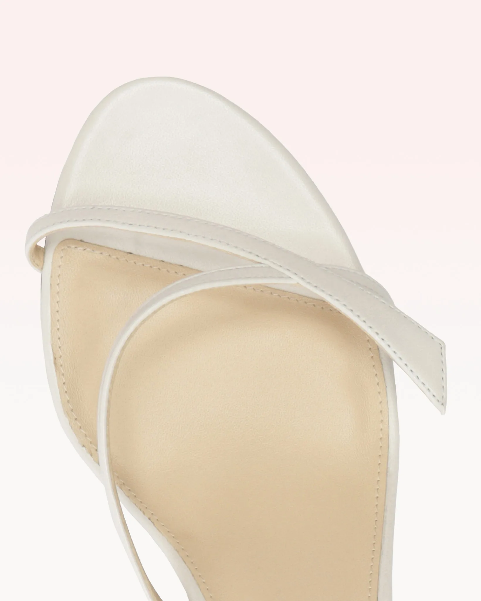 Tita 60 White sold by Alexandre Birman product image thumbnail 5