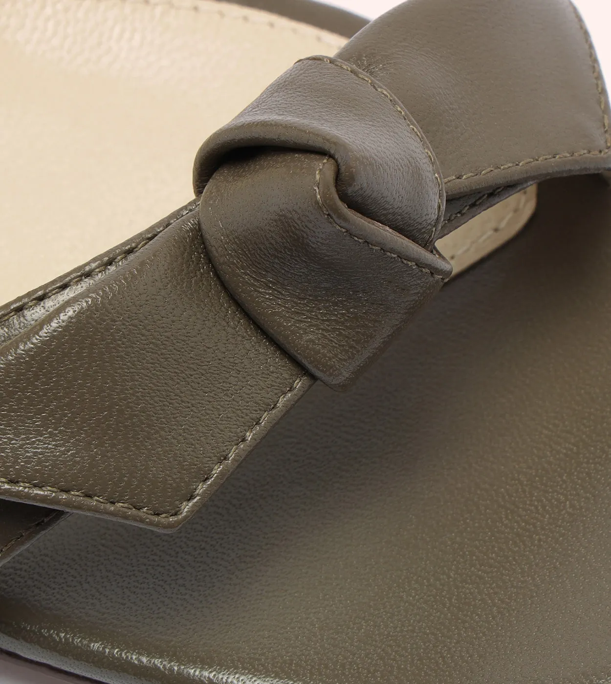 Clarita Curve 60 Pebble sold by Alexandre Birman product image thumbnail 5