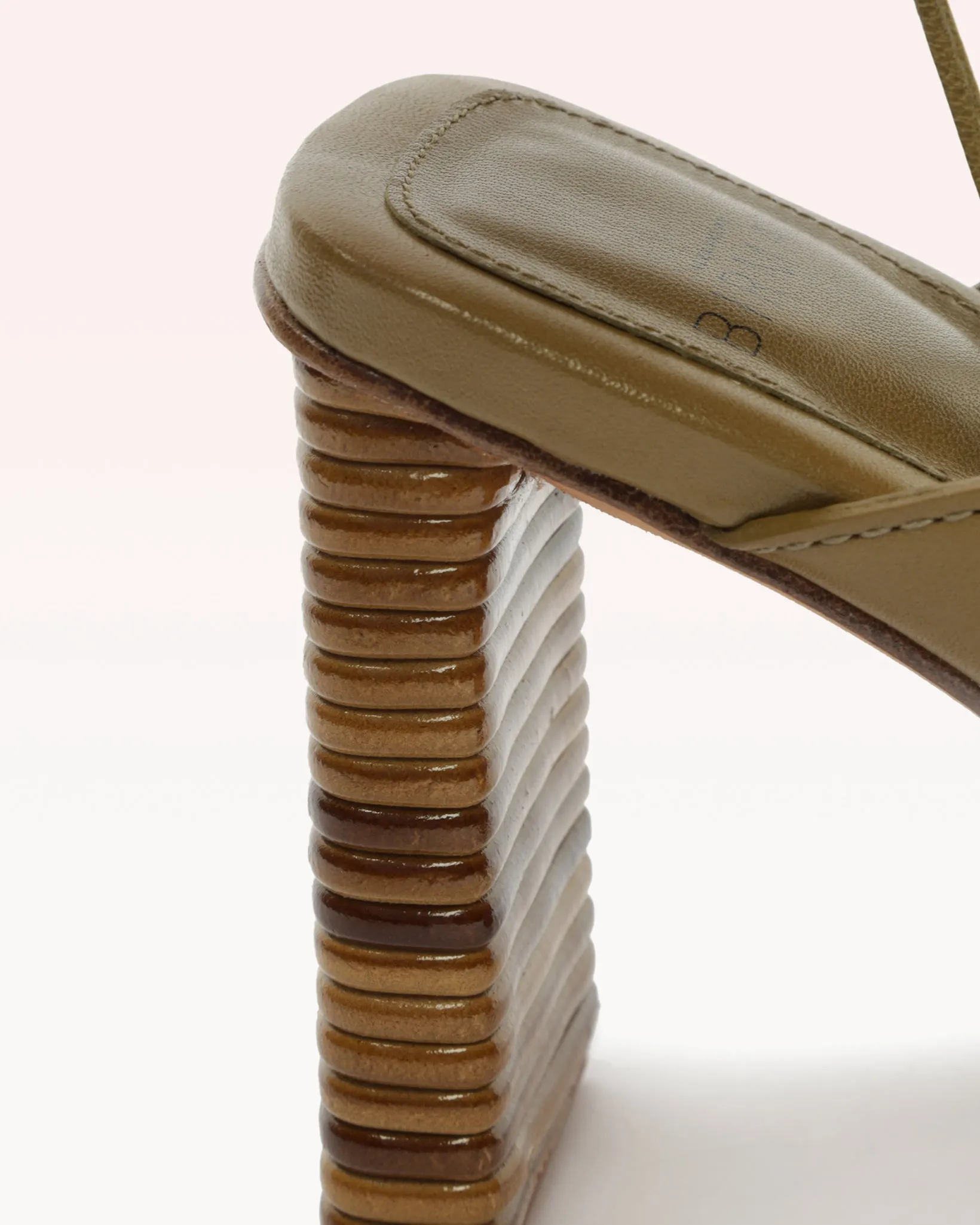 Sasha 85 Hunter sold by Alexandre Birman product image thumbnail 4