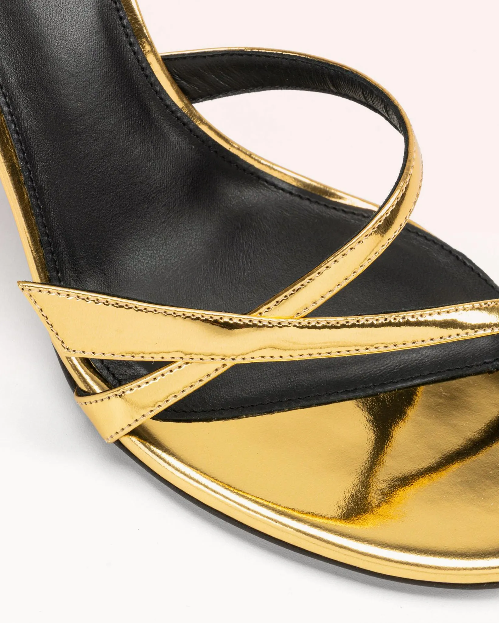 Tita 85 Oro sold by Alexandre Birman product image thumbnail 4