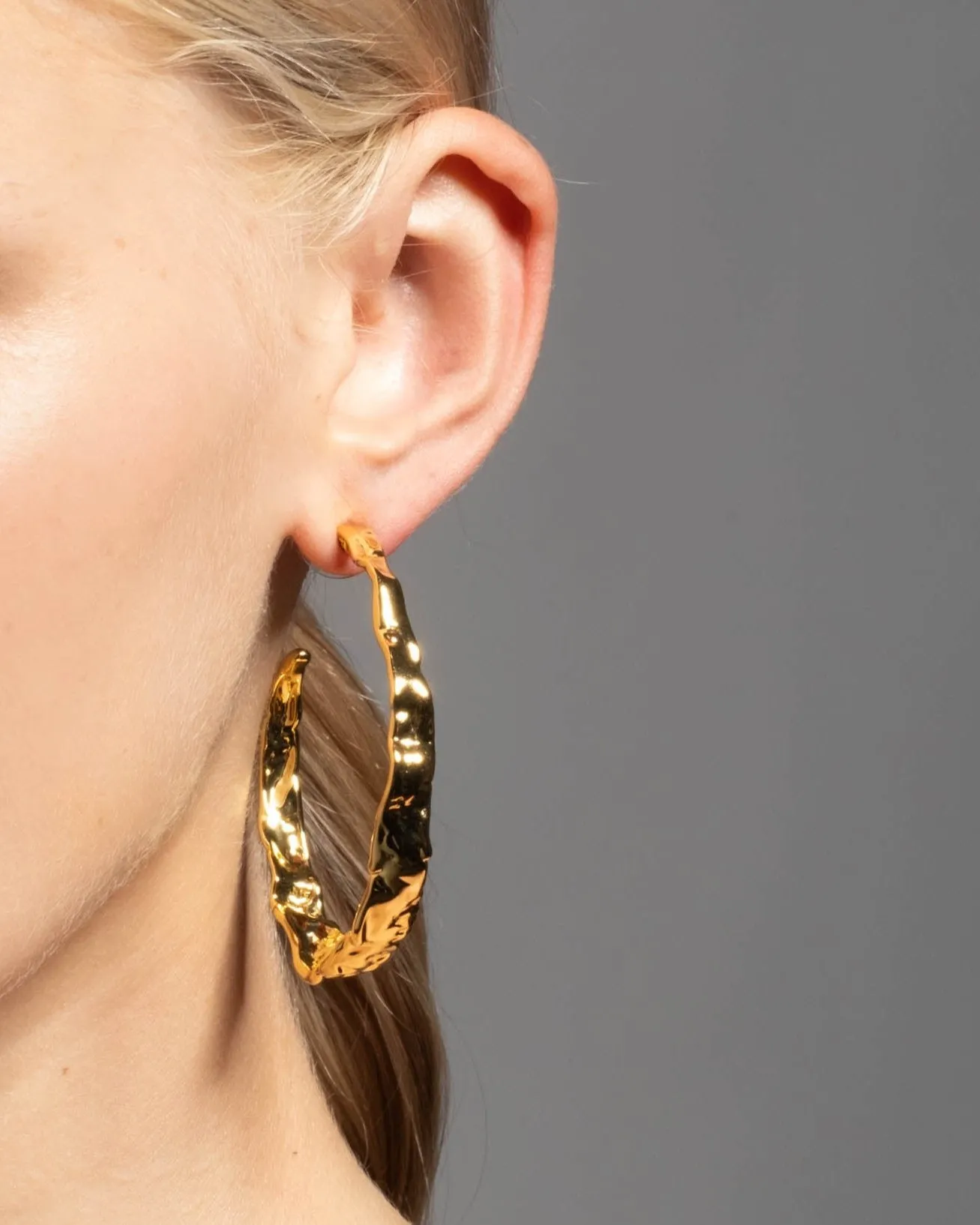 Brut Textured Gold Hoop Earring sold by Alexis Bittar product image thumbnail 4