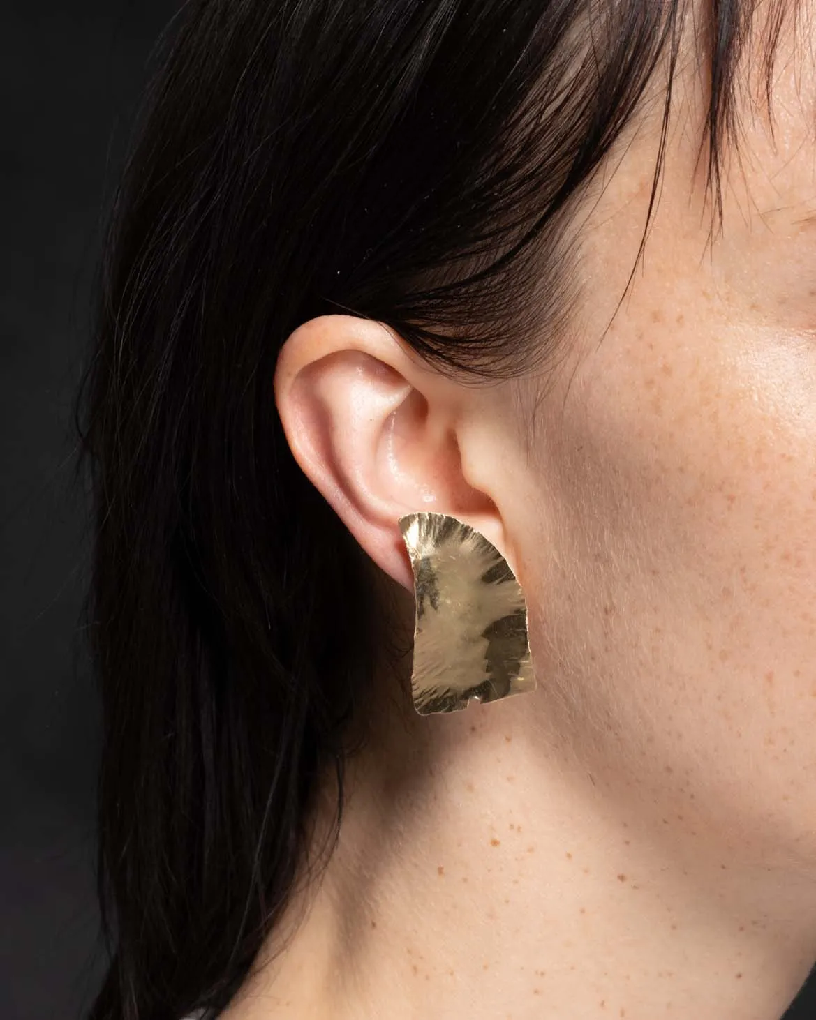 Vintage 18k Gold Hammered Organic Leaf Clip Earring sold by Alexis Bittar product image thumbnail 2