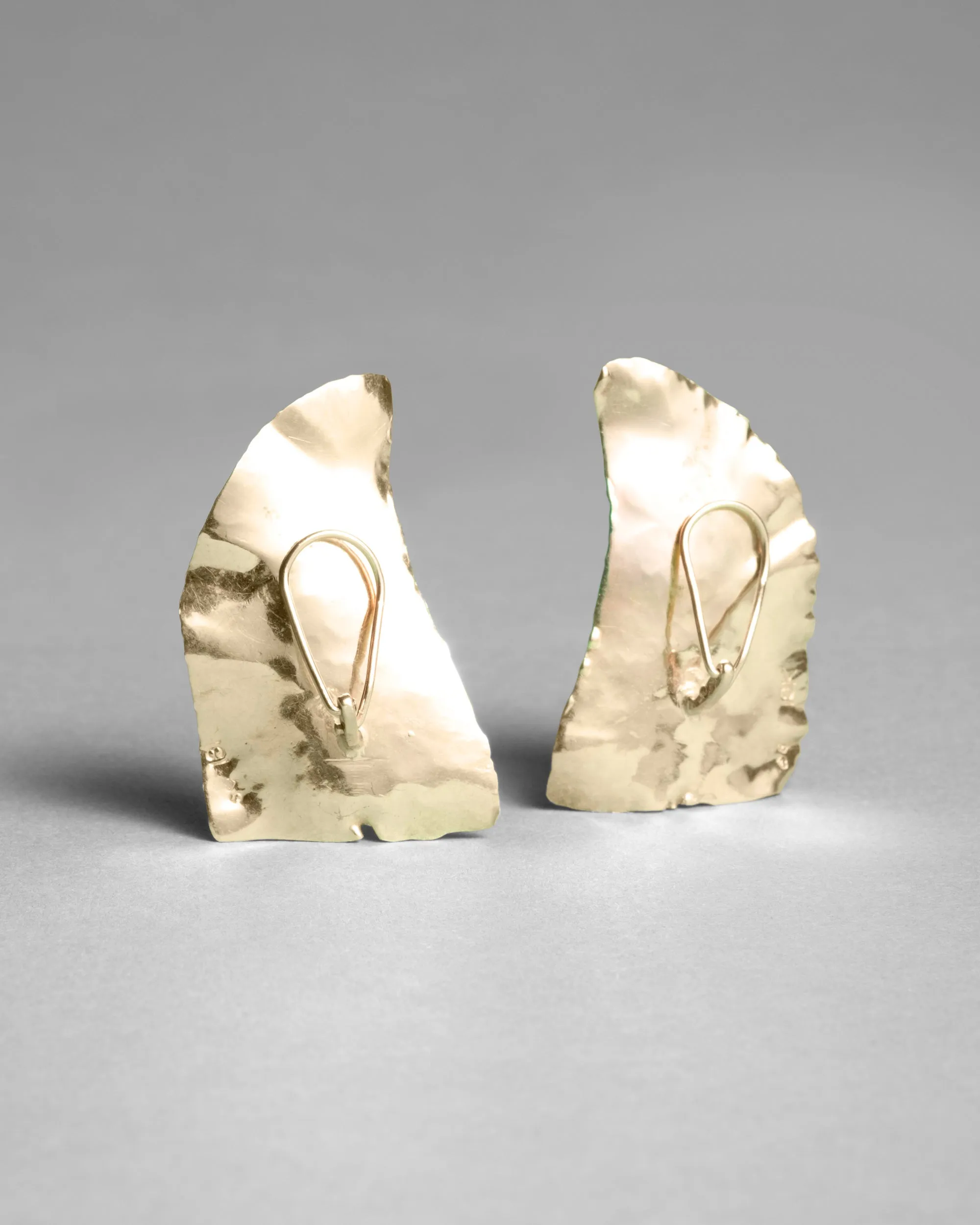 Vintage 18k Gold Hammered Organic Leaf Clip Earring sold by Alexis Bittar product image thumbnail 3