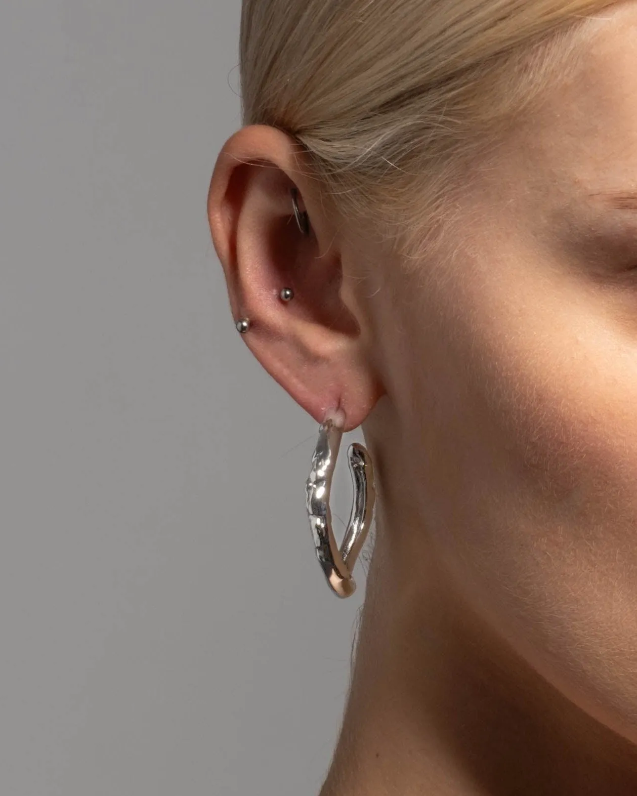Brut Silver Tube Hoop Earring sold by Alexis Bittar product image thumbnail 2