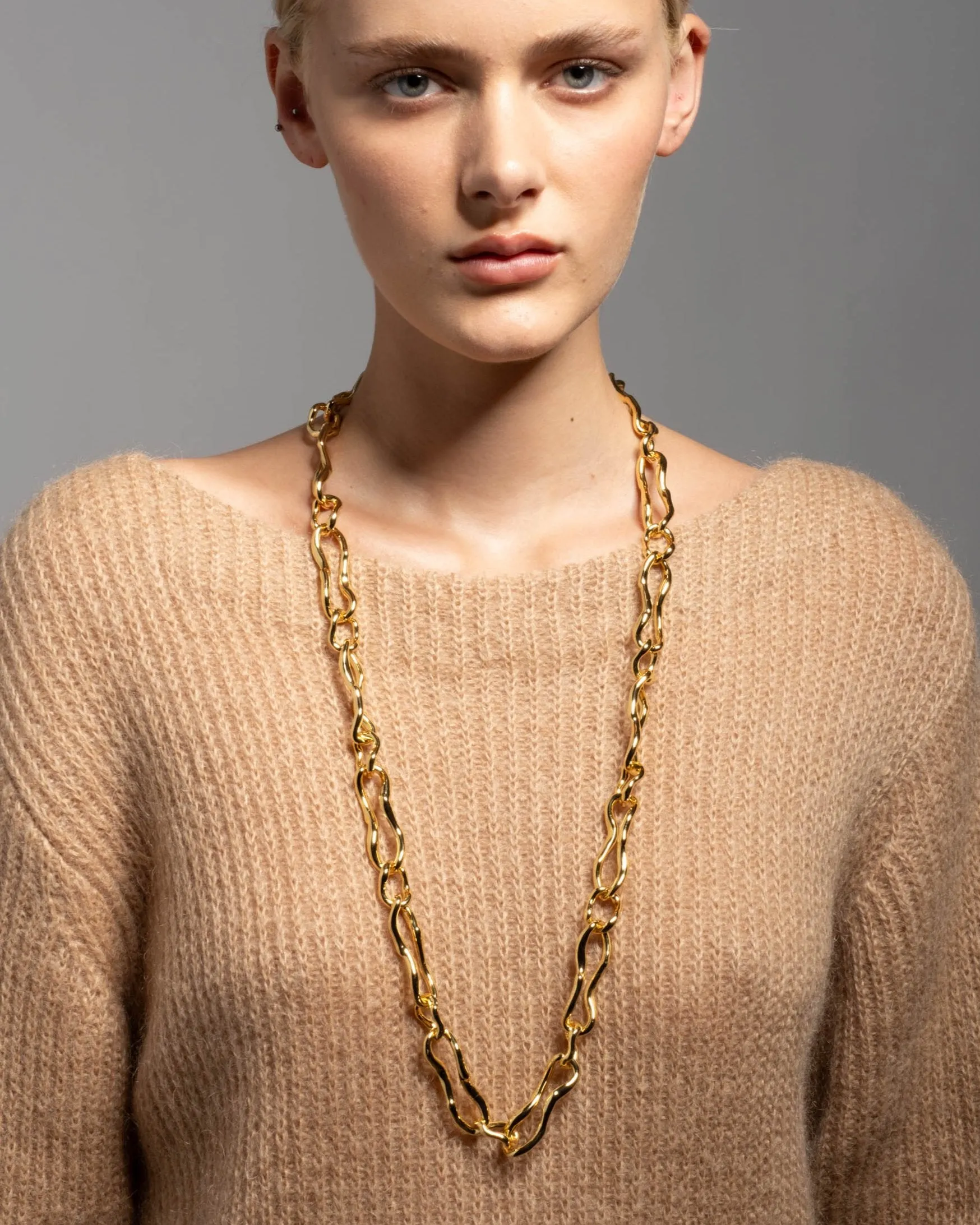Brut Gold Long Curved Link Necklace sold by Alexis Bittar product image thumbnail 2