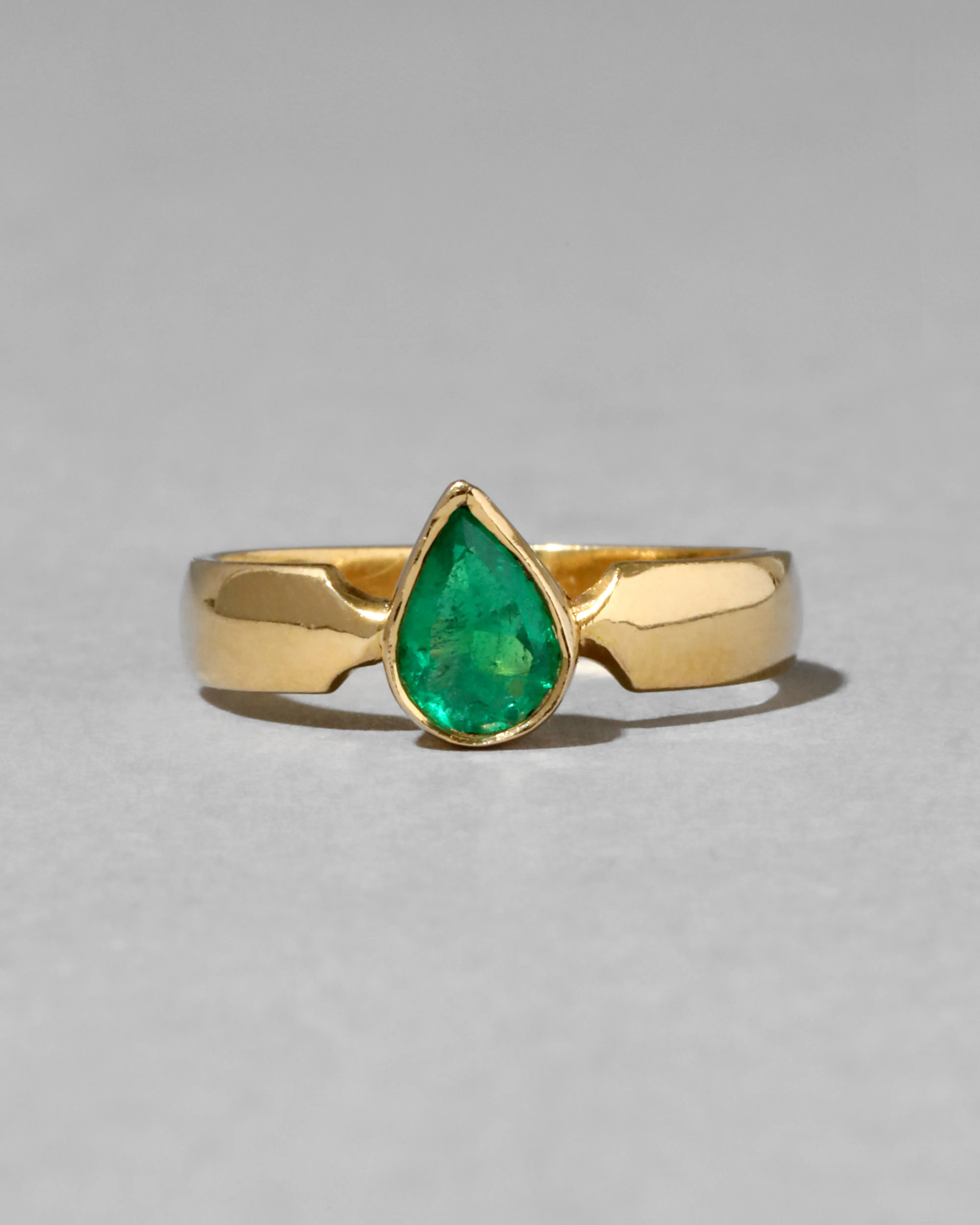 Vintage 1980s 18k Gold & Emerald Pear Band Ring sold by Alexis Bittar product image thumbnail 2