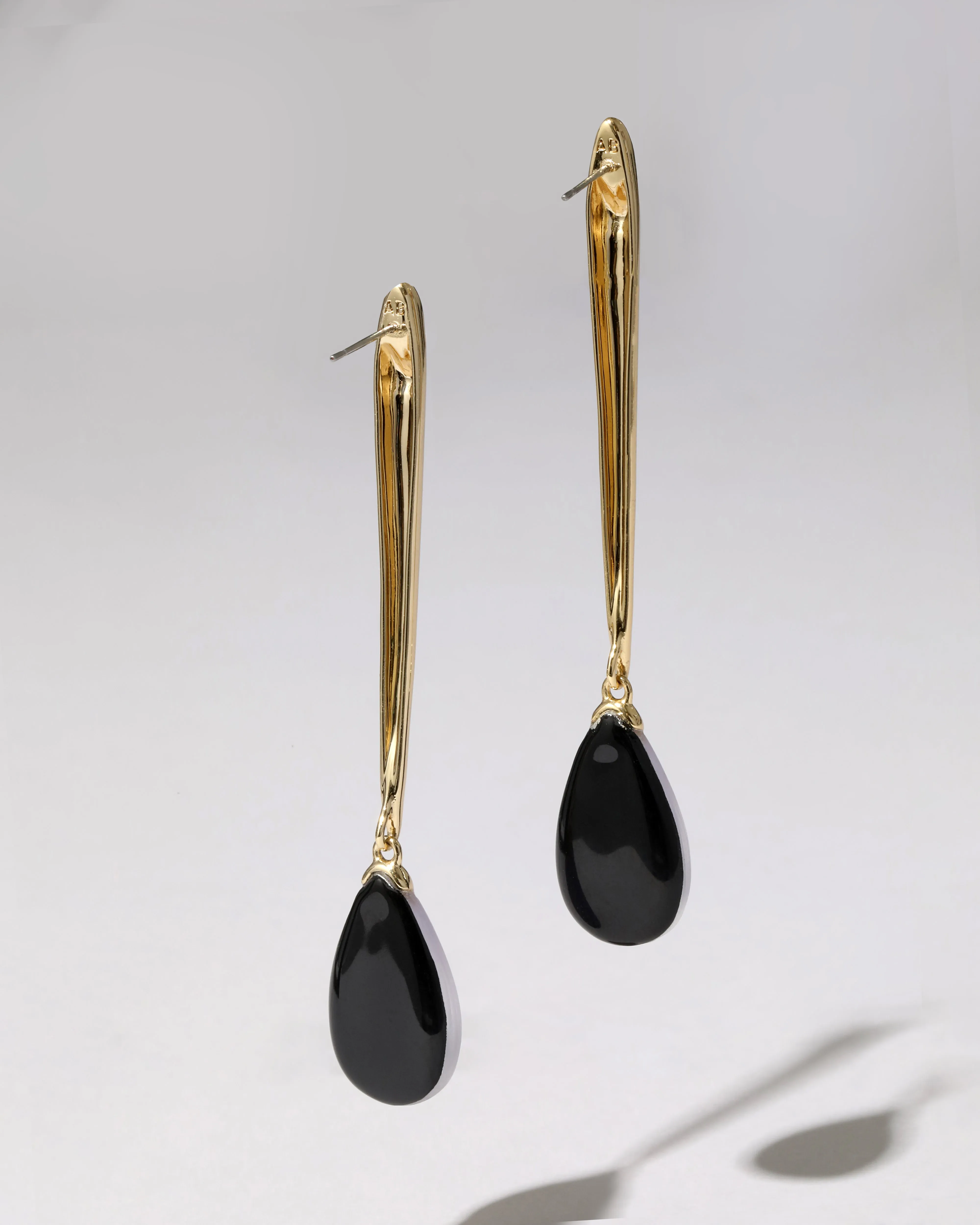 Molten Gold Elongated Lucite Drop Earring- Lavender sold by Alexis Bittar product image thumbnail 3