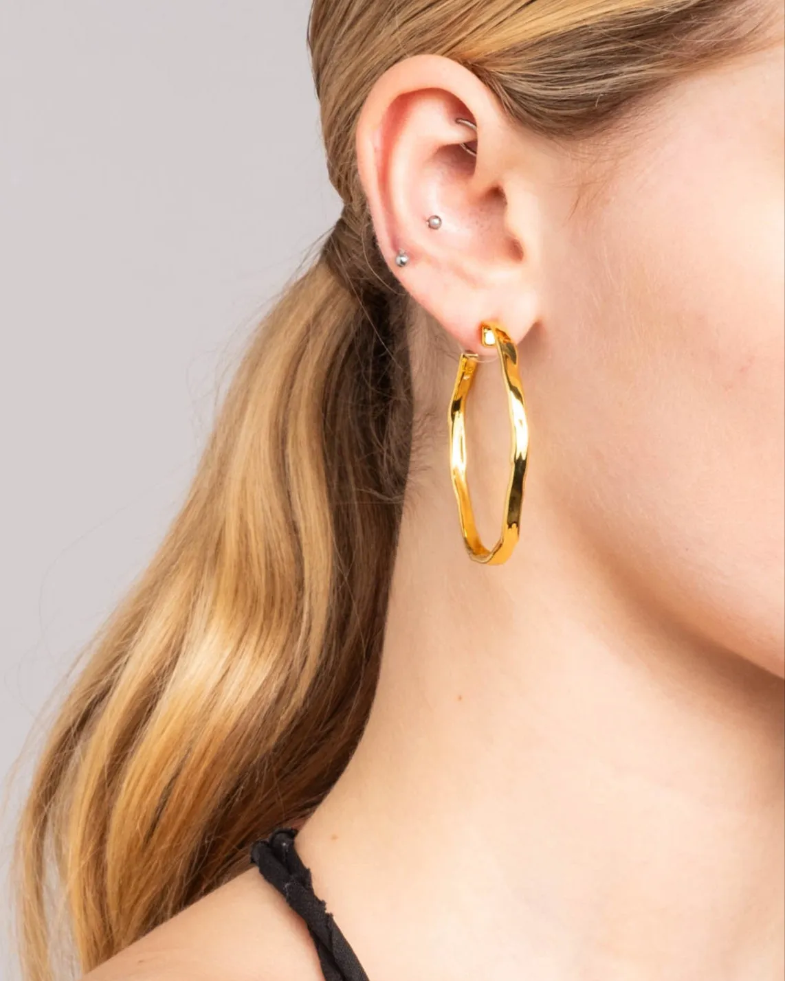 Brut Gold Skinny Hoop Earring sold by Alexis Bittar product image thumbnail 2