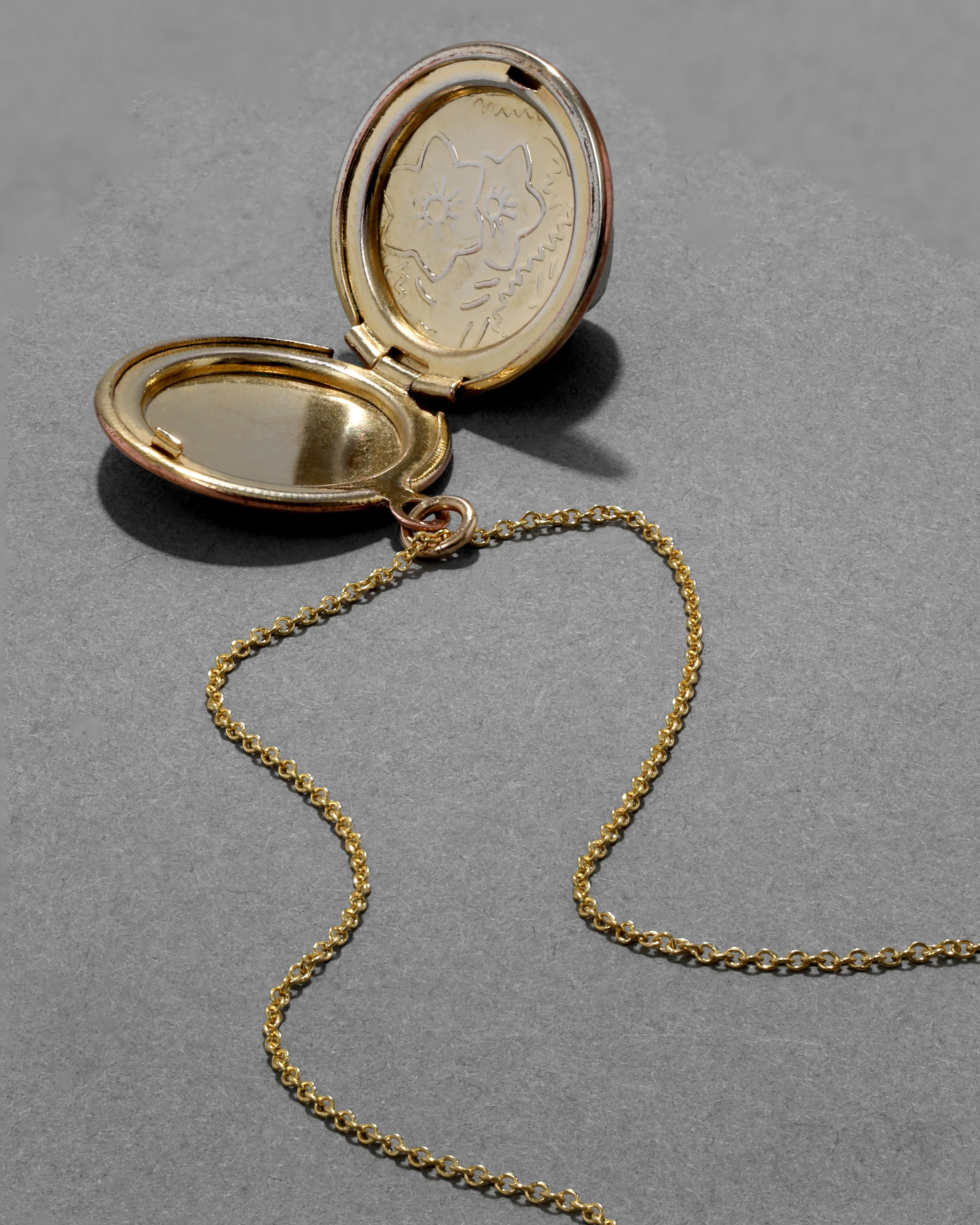 Vintage 1950s 10k Gold Filled Rose Colored Etched Circle Locket Necklace sold by Alexis Bittar product image thumbnail 3