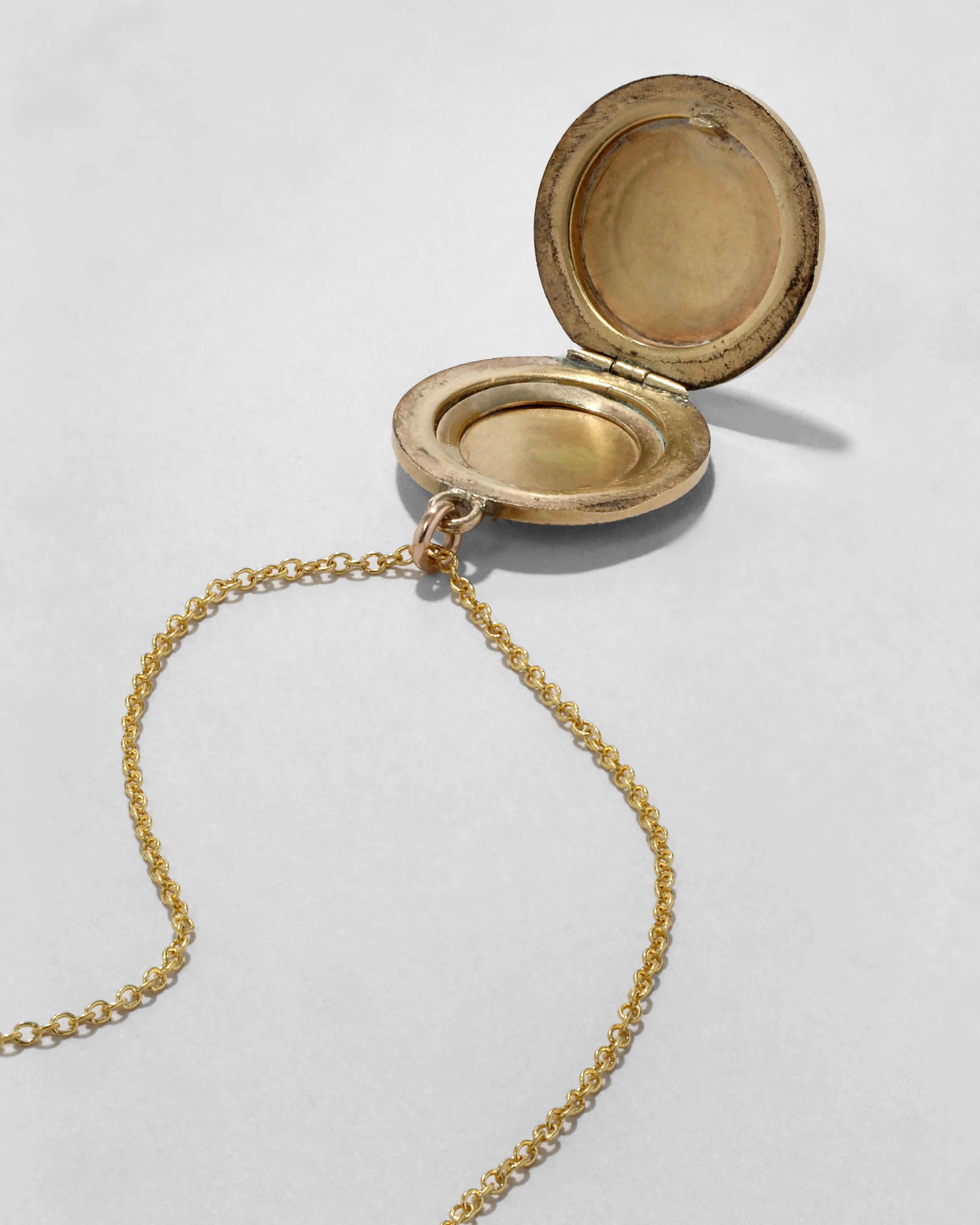 Antique 1920s 14k Gold Filled Circular Floral Pattern Locket Necklace sold by Alexis Bittar product image thumbnail 3