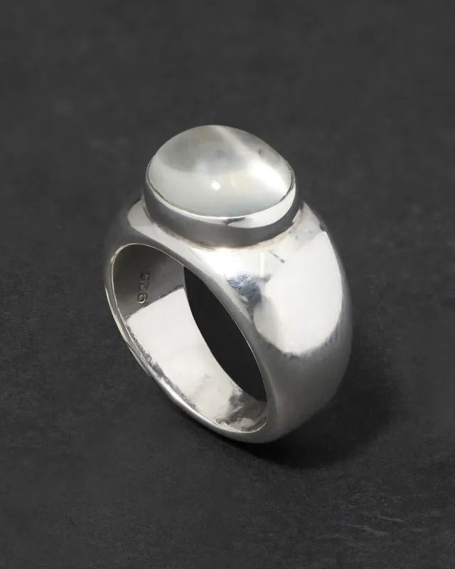 Vintage 1970s Sterling Silver & Bezel Set Moonstone Ring made by Alexis Bittar