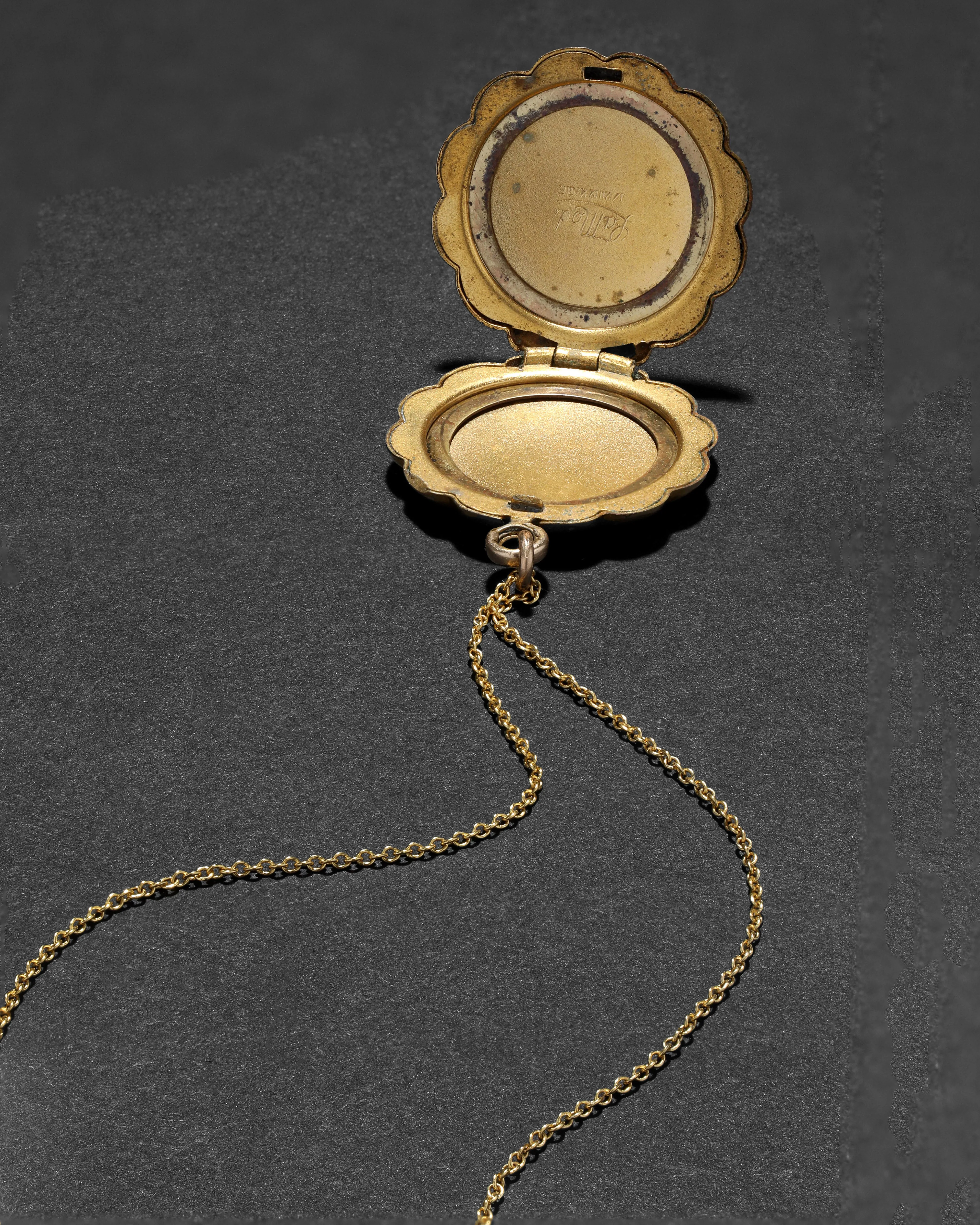 Antique 1920s 12k Gold Filled Etched Floral and Scalloped Edge Locket Necklace sold by Alexis Bittar product image thumbnail 3