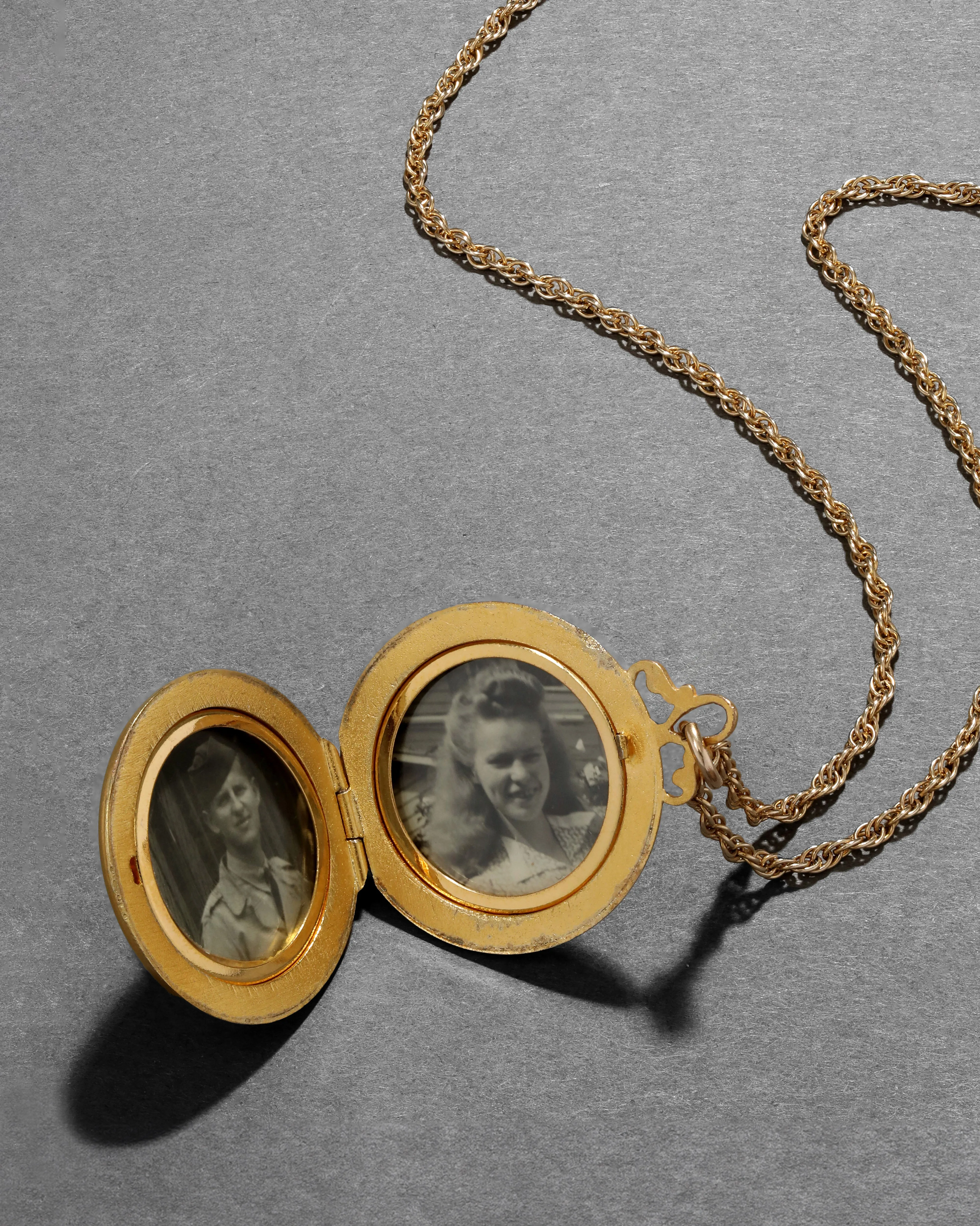 Antique 1920s 14k Two-Tone Gold Fill Floral Locket Necklace sold by Alexis Bittar product image thumbnail 3