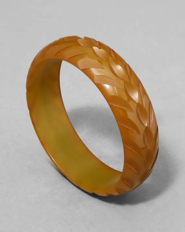 Vintage 1930s Bakelite Olive Bangle Bracelet made by Alexis Bittar