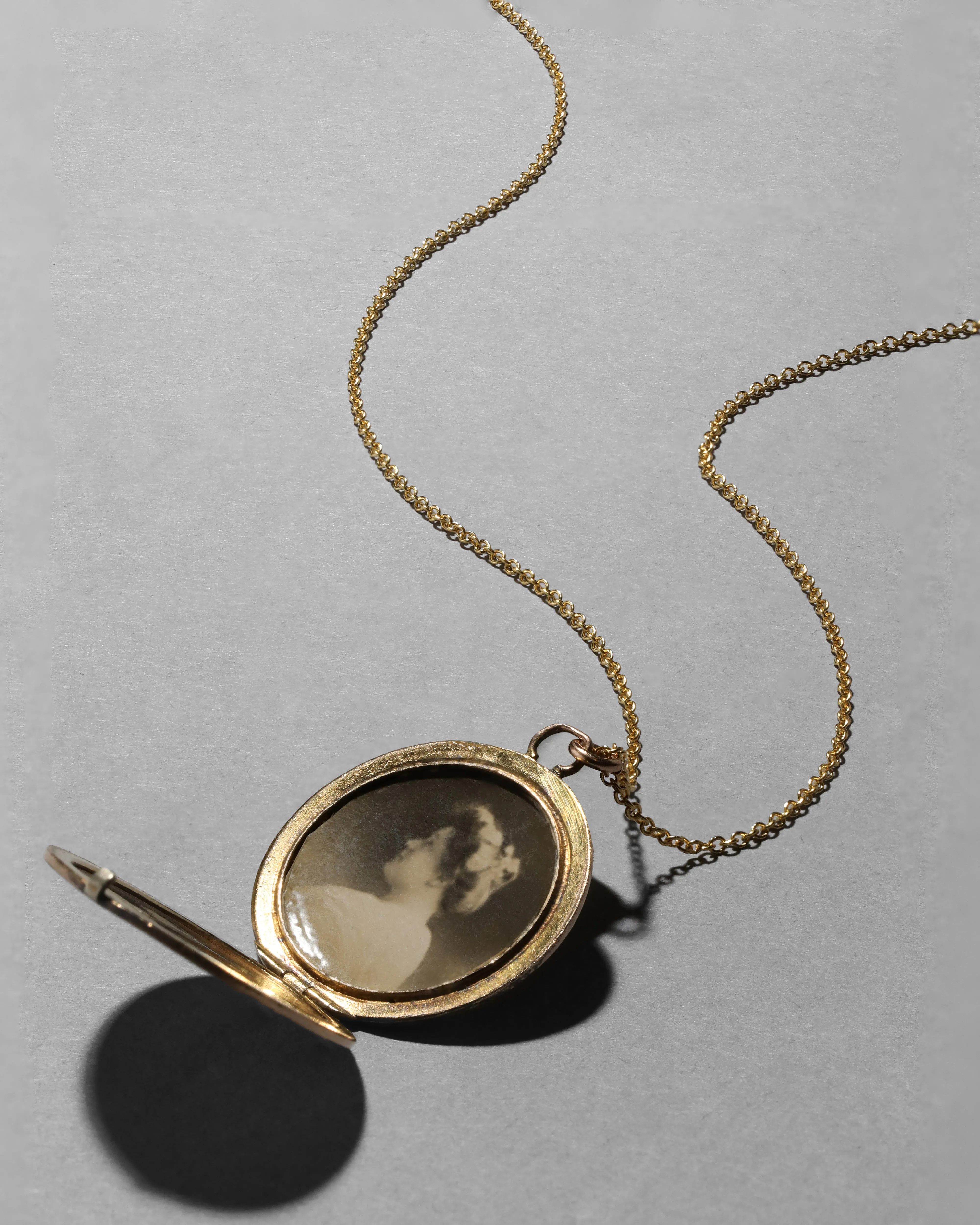 Antique 1800s 14k Gold Fill Floral Lattice Pattern Locket Necklace sold by Alexis Bittar product image thumbnail 3