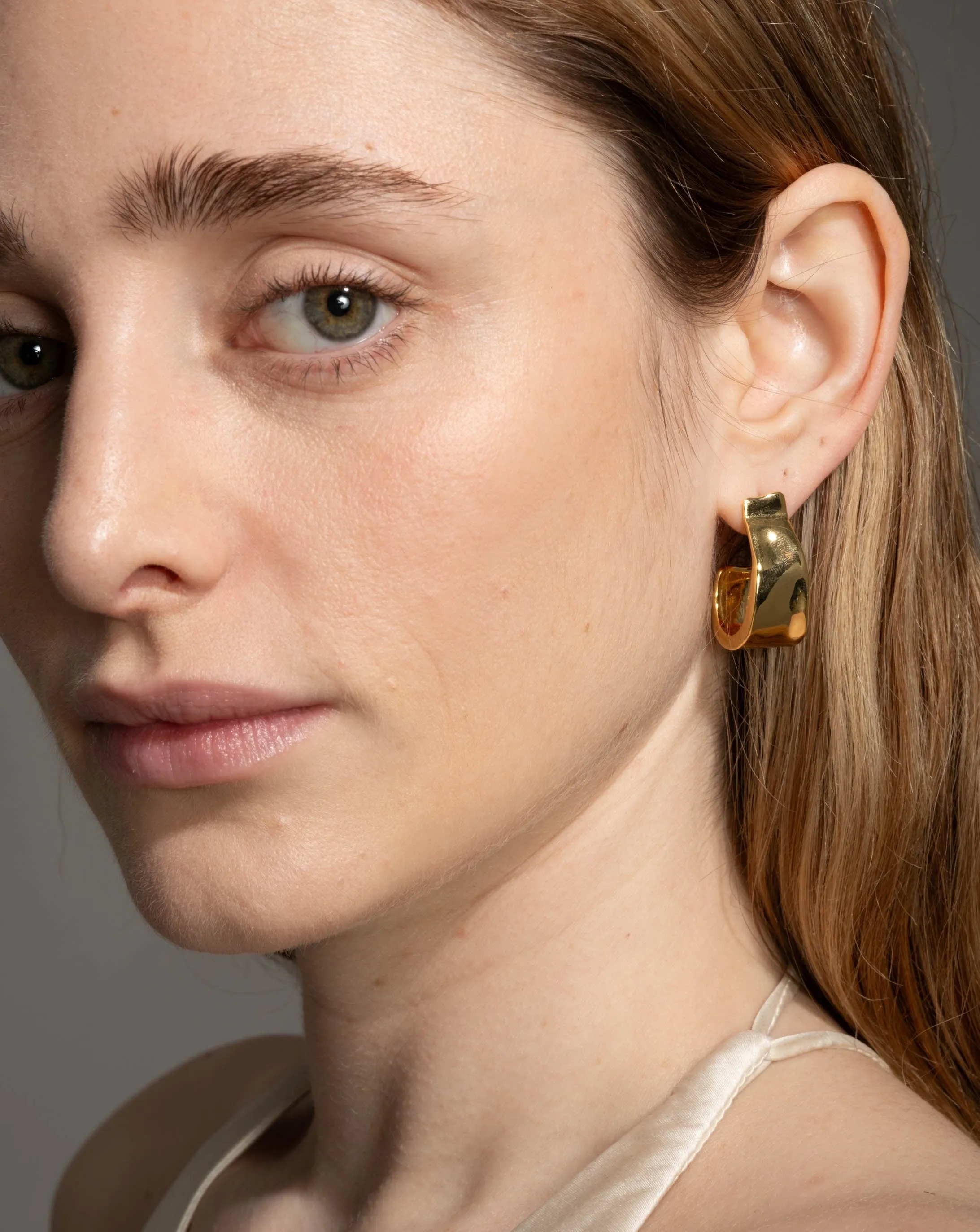 Molten Gold Ribbon Hoop Earring sold by Alexis Bittar product image thumbnail 3