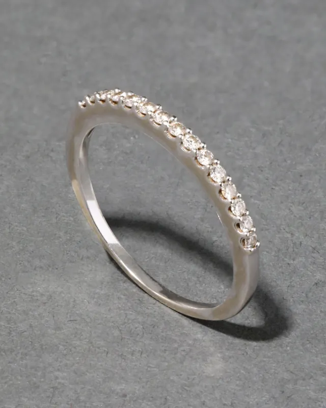 Vintage 14k White Gold Diamond Prong Set Band Ring made by Alexis Bittar