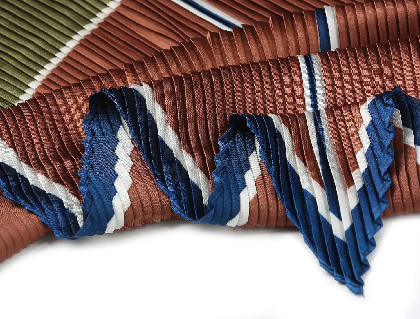 Retro Pleated Color Block Rhombus Head Neck Scarf Scarves Neckerchief sold by Allegra K product image thumbnail 4