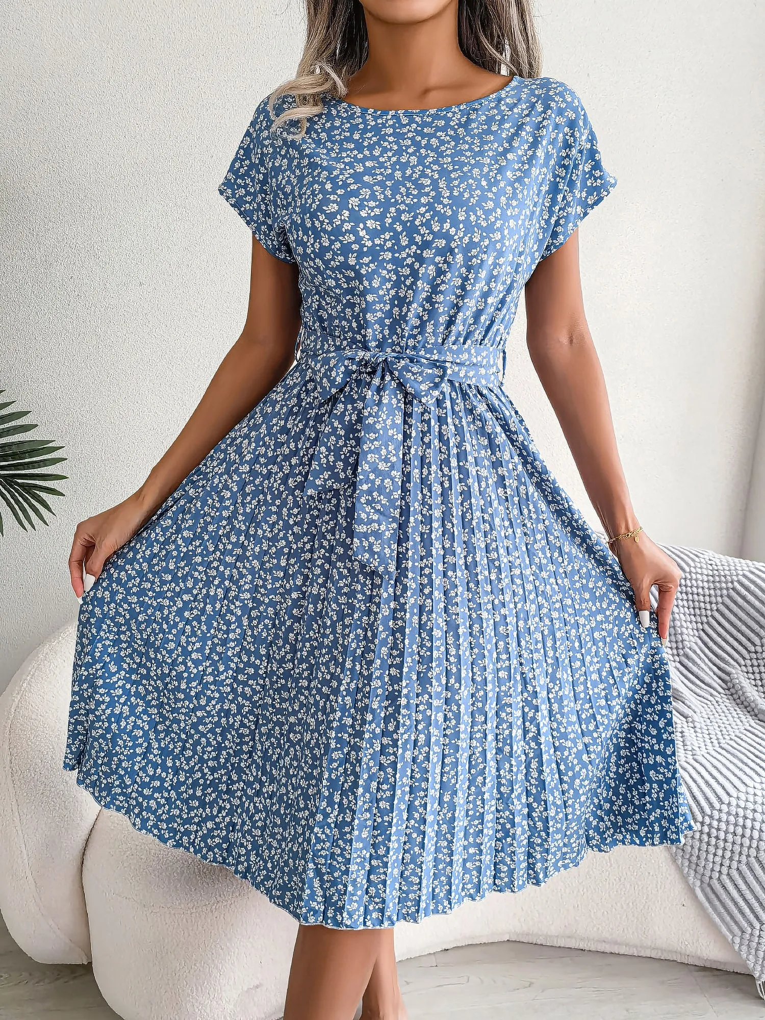 Retro-Chic All-Over Blooms Short Sleeves Floral Pleated Waist Detail Midi Casual Dress sold by Allegra K product image thumbnail 4