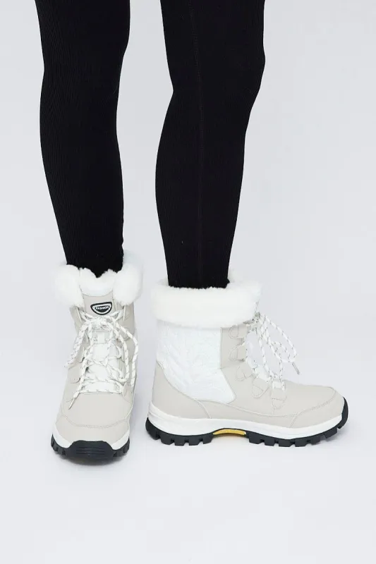 White Snow Boots sold by Ally Fashion