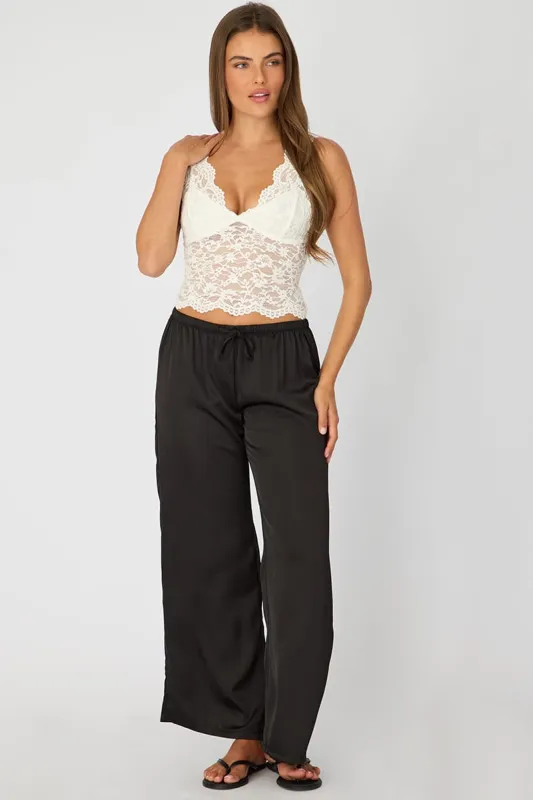White Sleeveless Slim Fit Sweetheart Neck Top made by Ally Fashion